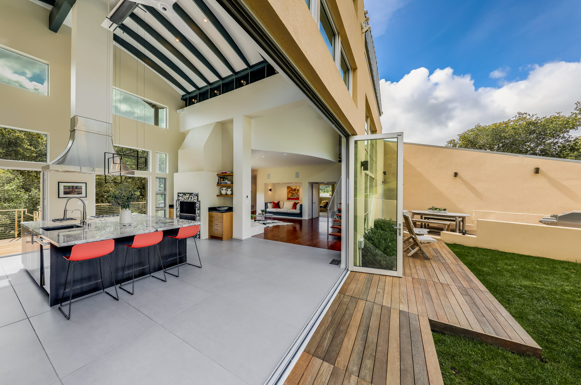 Extraordinary Contemporary Retreat – image 11