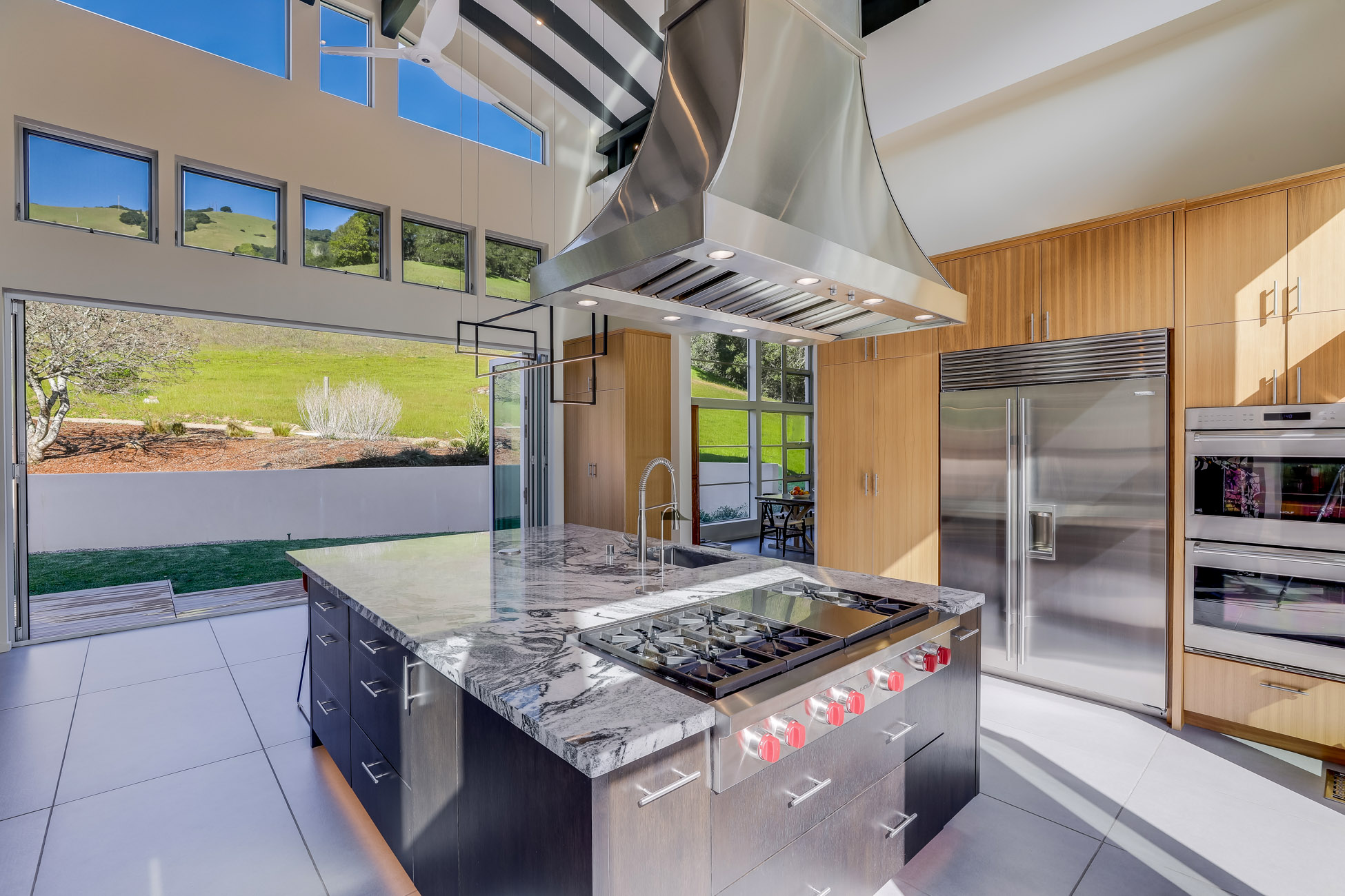 Extraordinary Contemporary Retreat – image 12