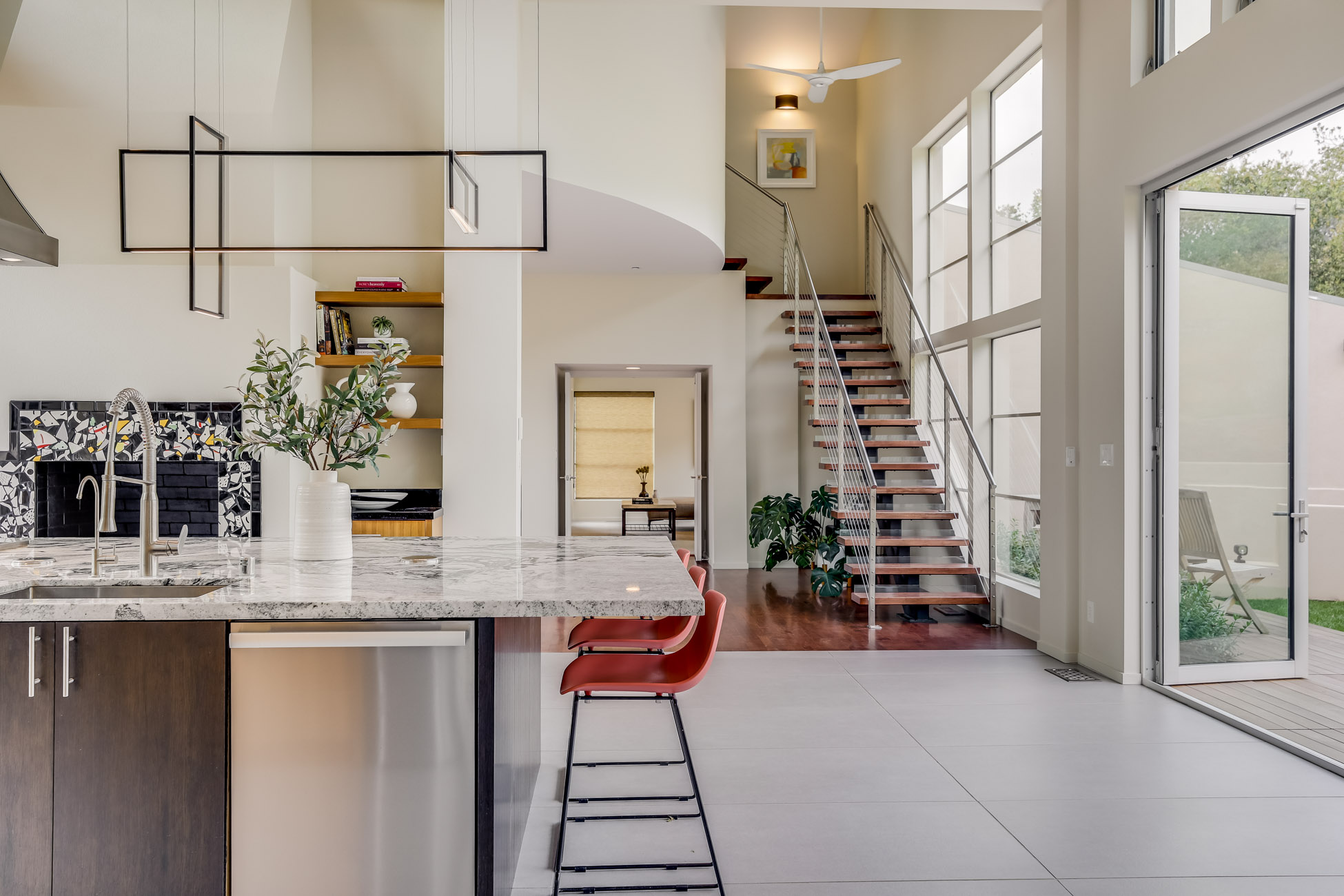 Extraordinary Contemporary Retreat – image 13