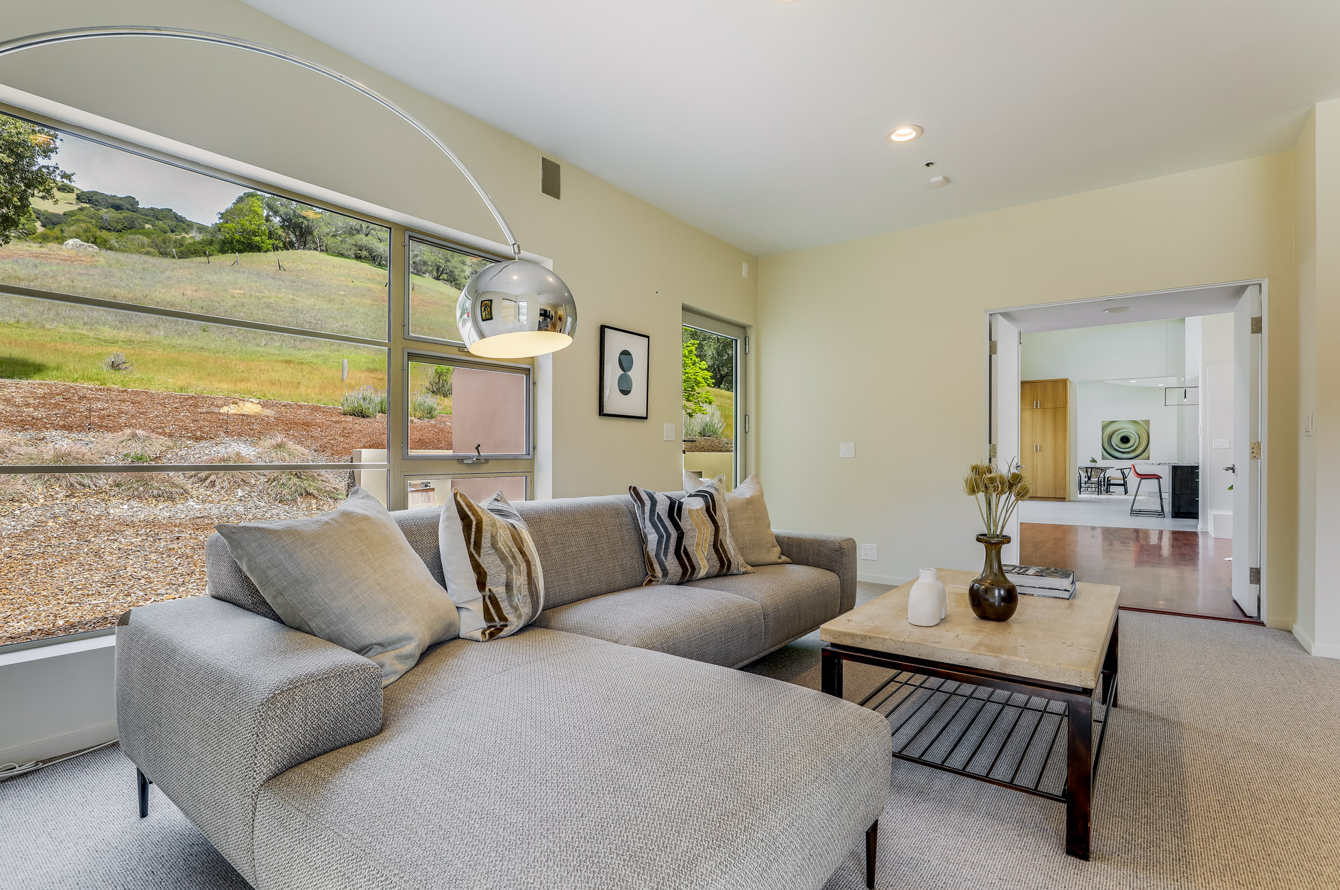 Extraordinary Contemporary Retreat – image 19