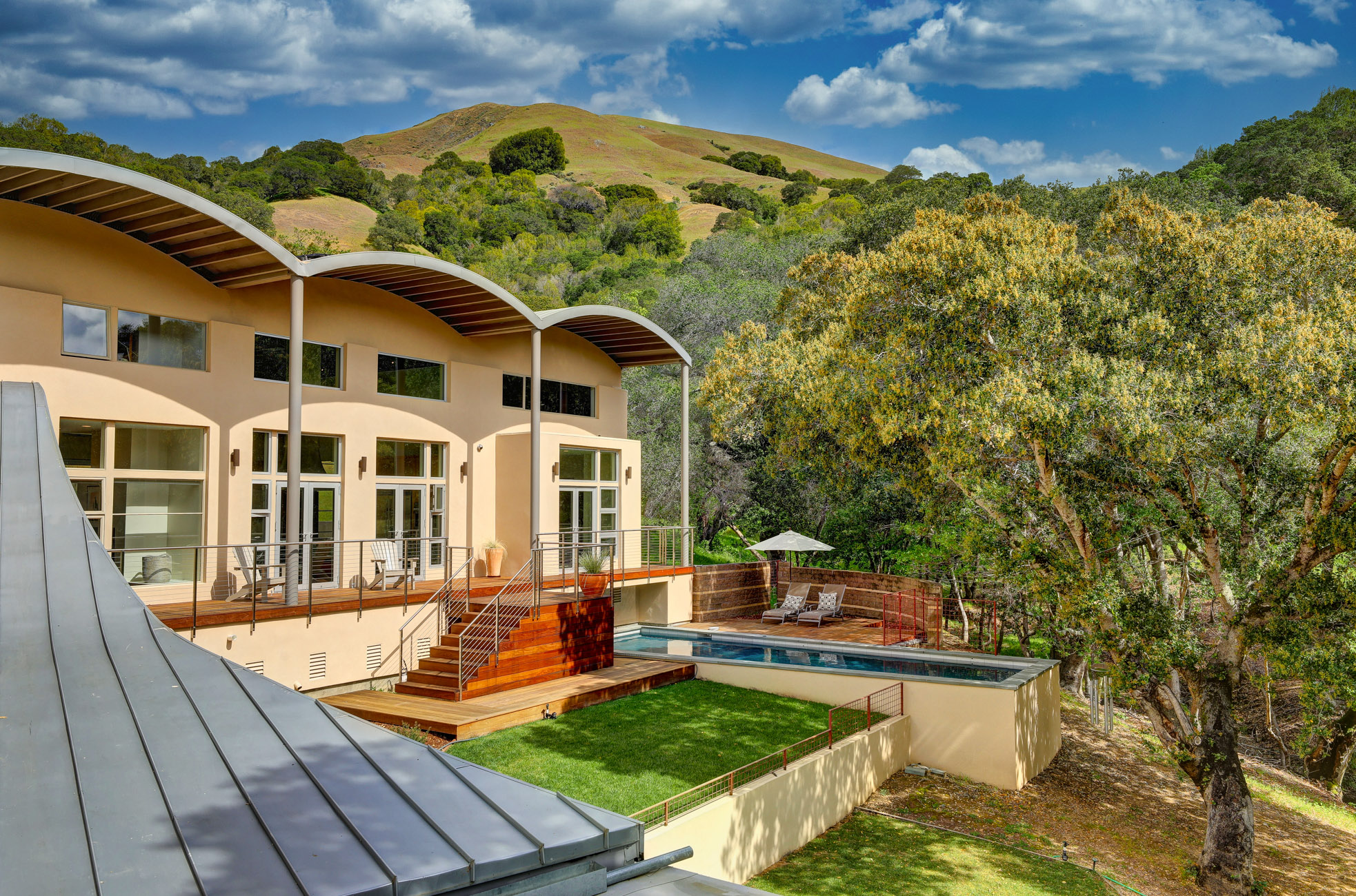 Extraordinary Contemporary Retreat – image 2