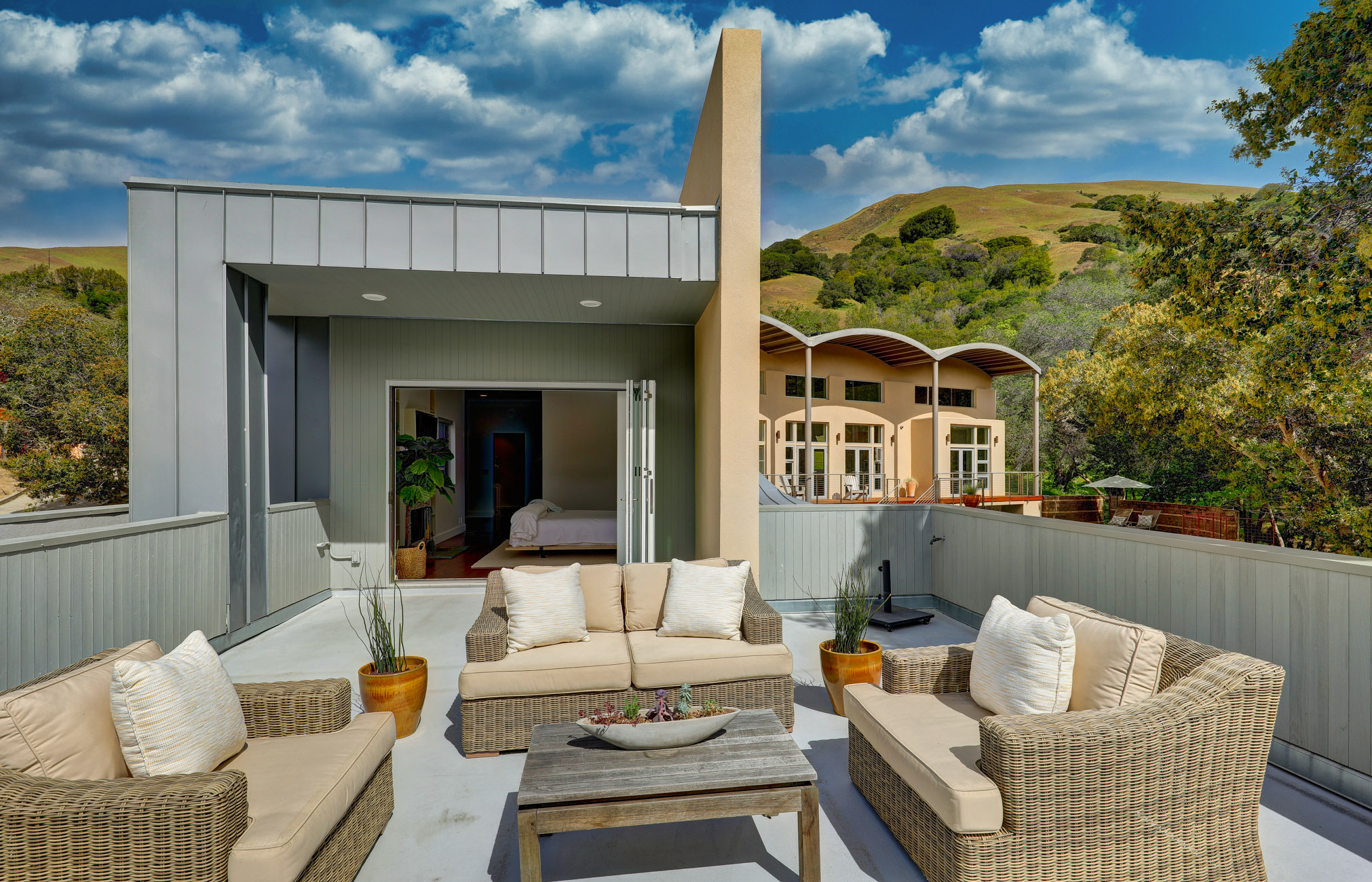 Extraordinary Contemporary Retreat – image 23