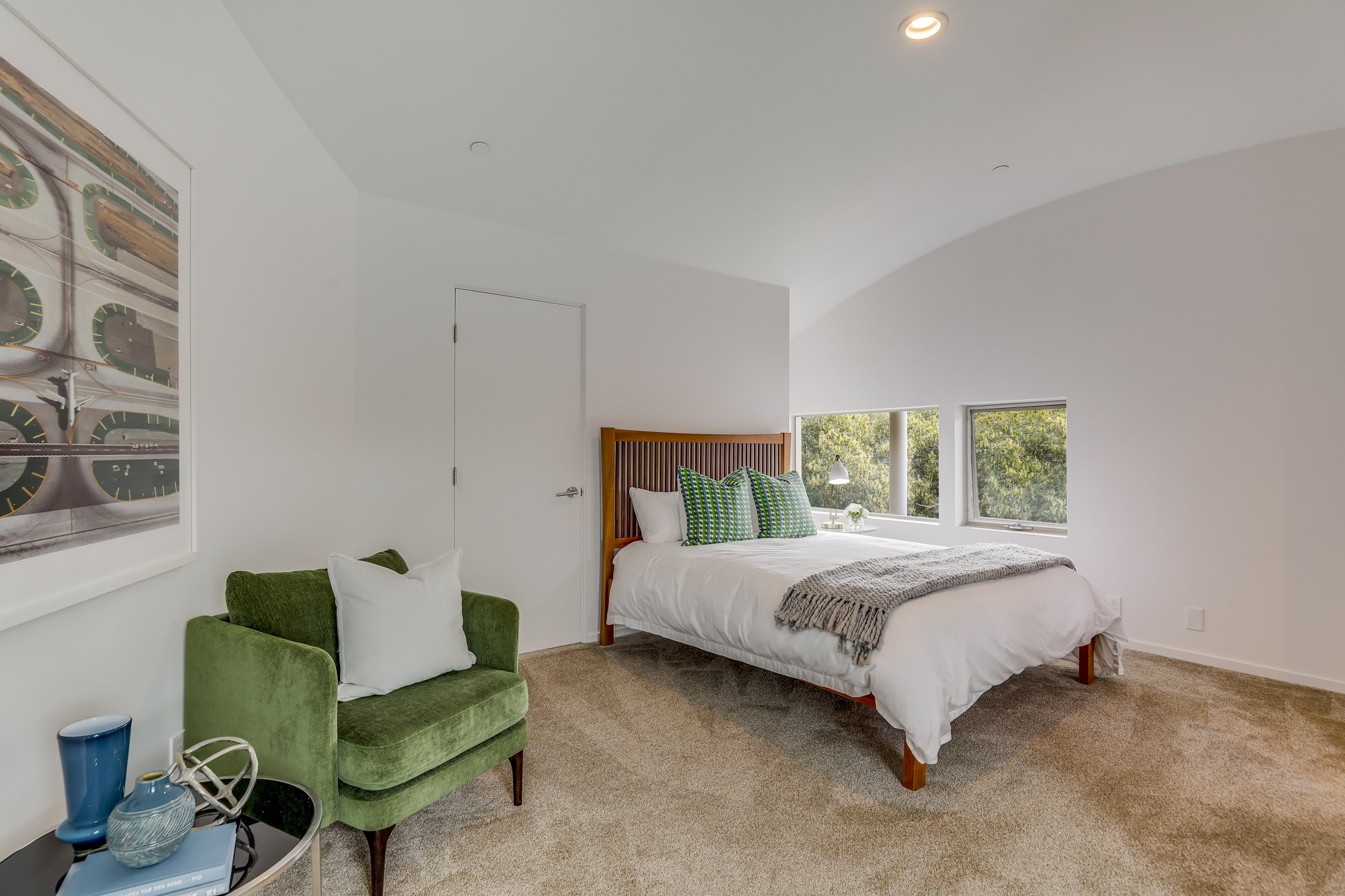 Extraordinary Contemporary Retreat – image 28