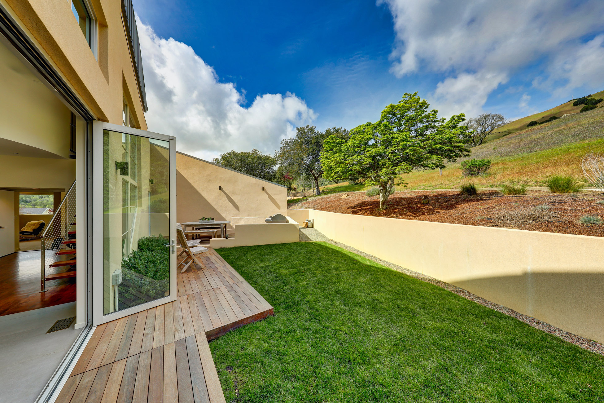 Extraordinary Contemporary Retreat – image 29
