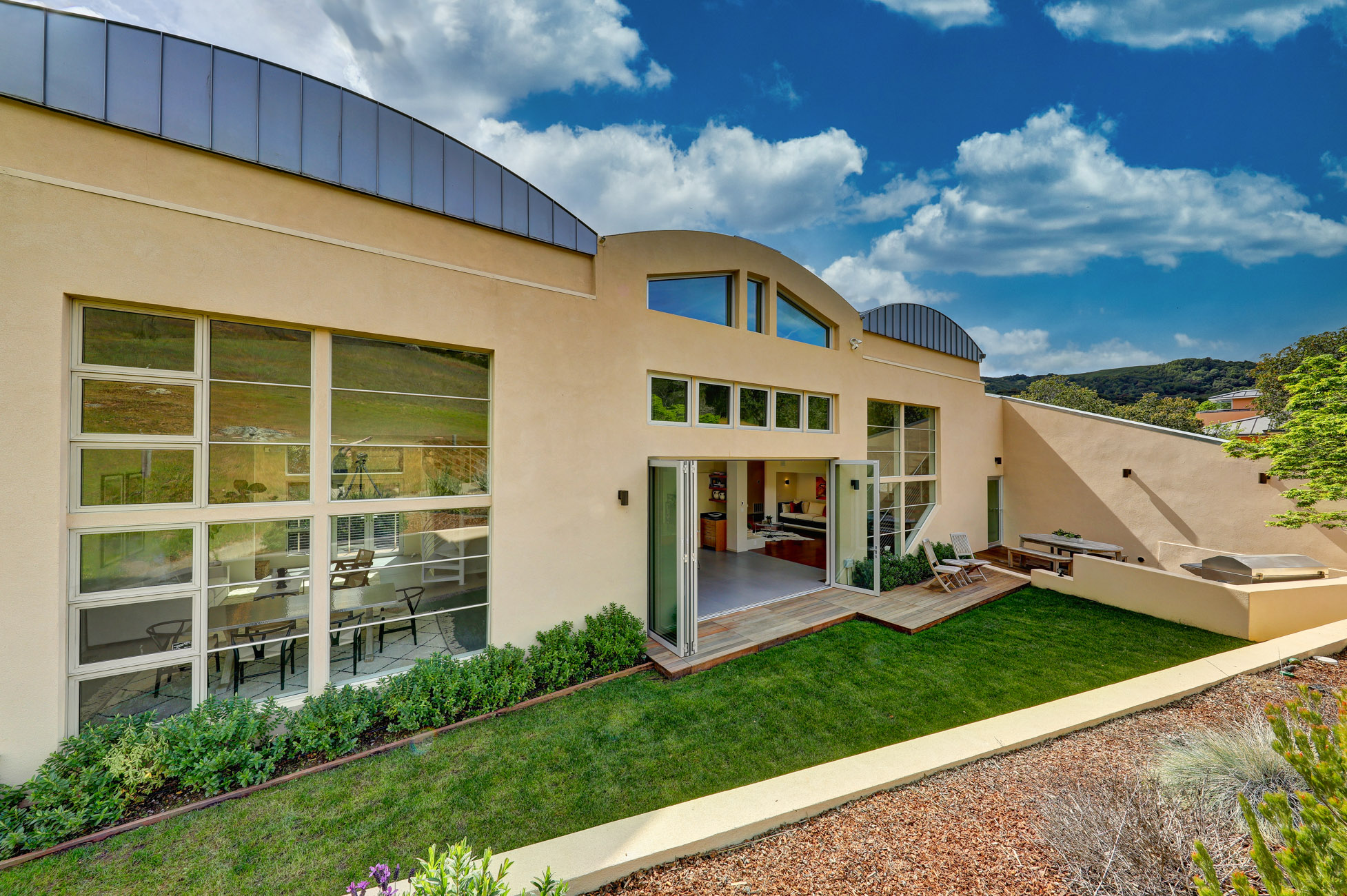 Extraordinary Contemporary Retreat – image 31