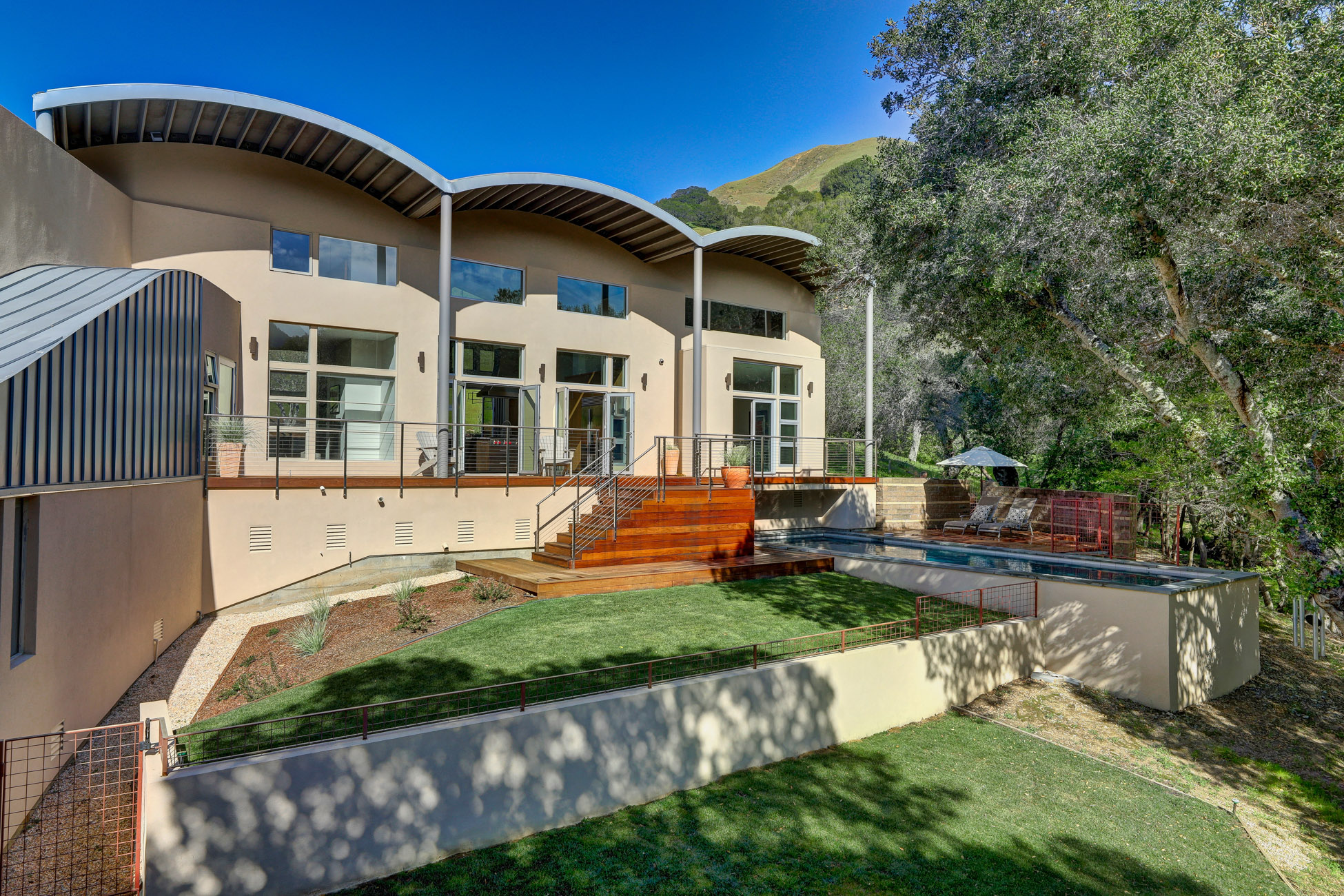 Extraordinary Contemporary Retreat – image 32