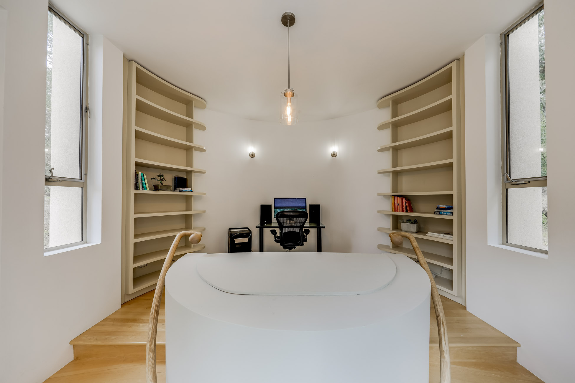 Extraordinary Contemporary Retreat – image 35