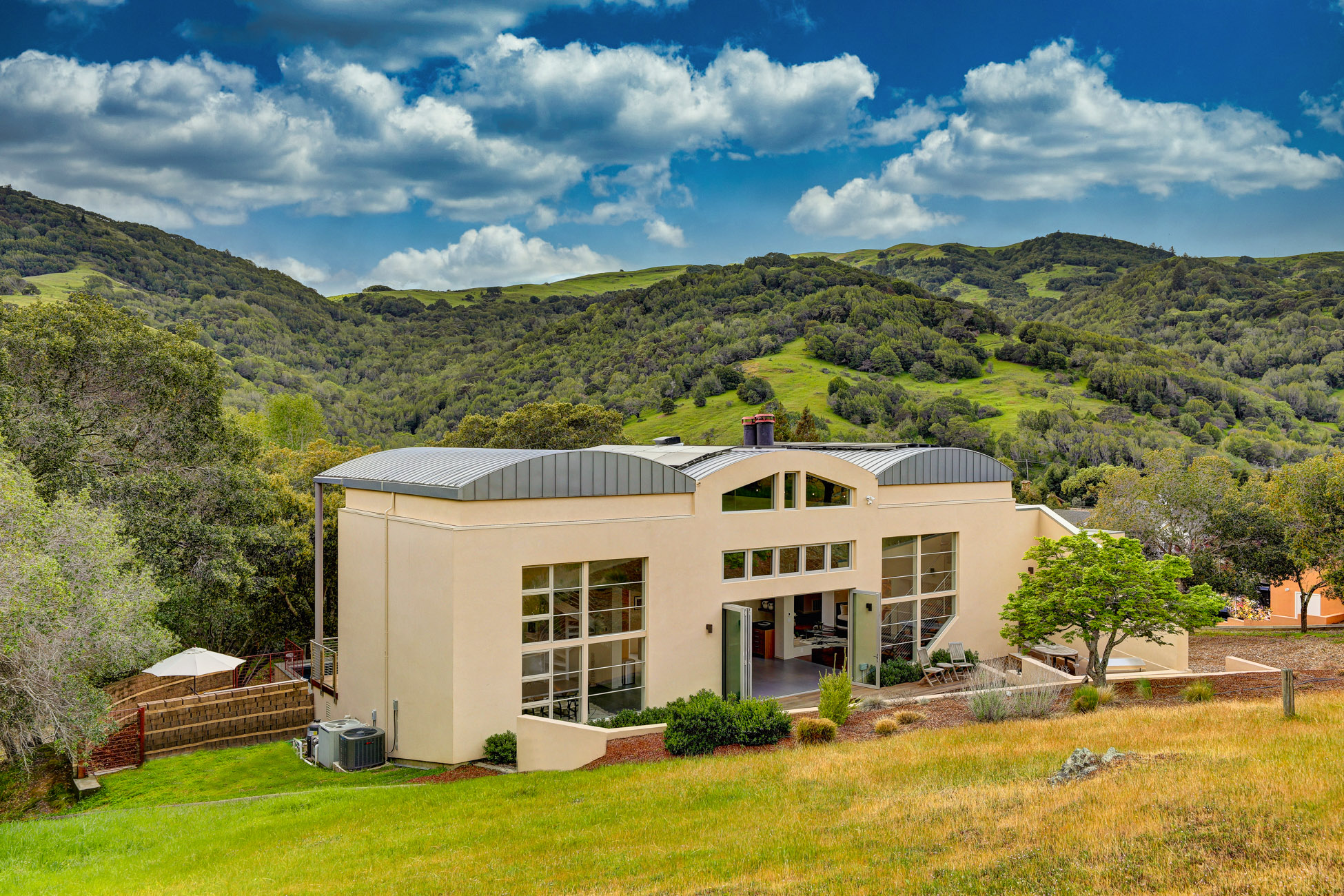 Extraordinary Contemporary Retreat – image 5