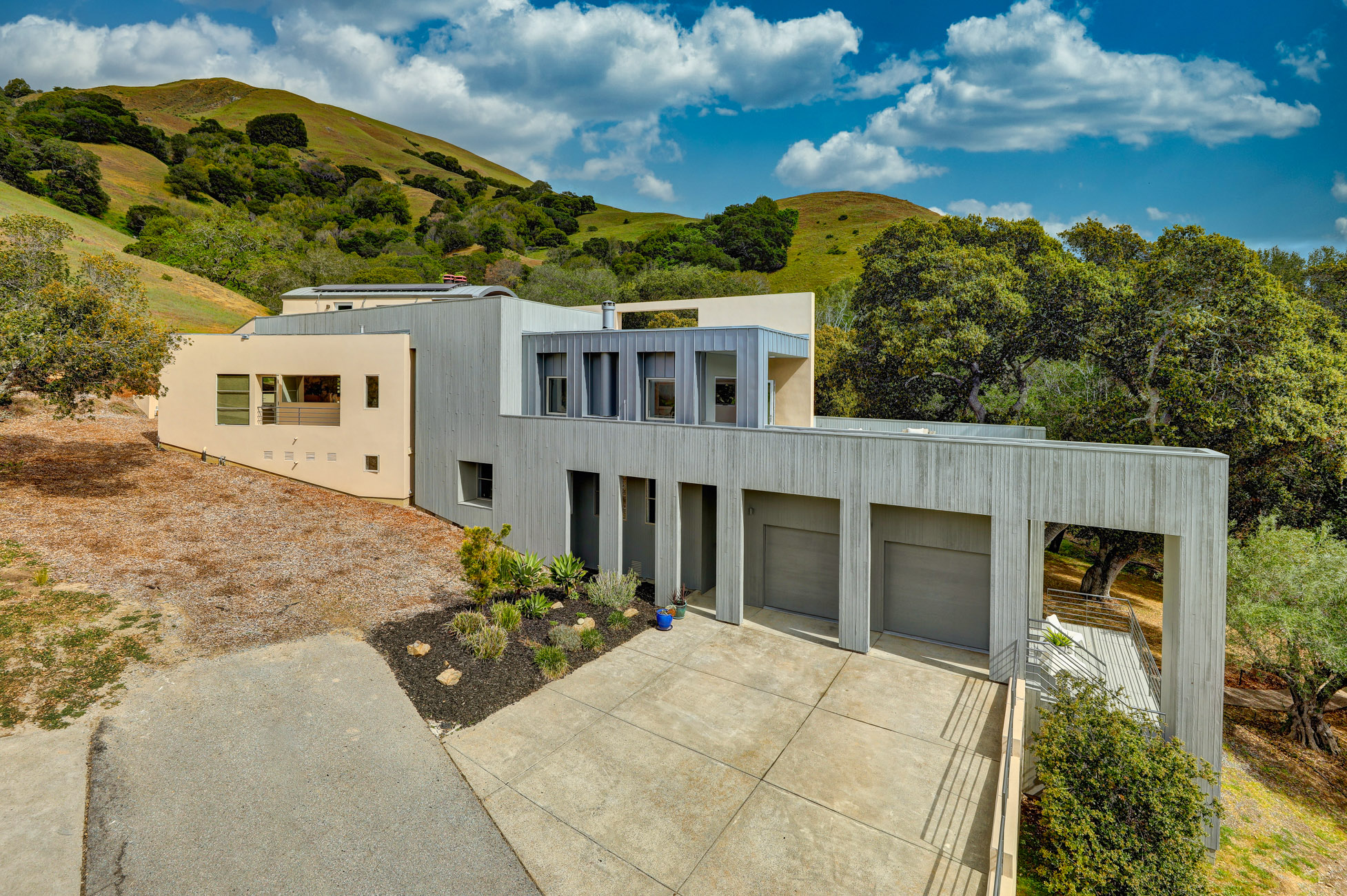 Extraordinary Contemporary Retreat – image 6
