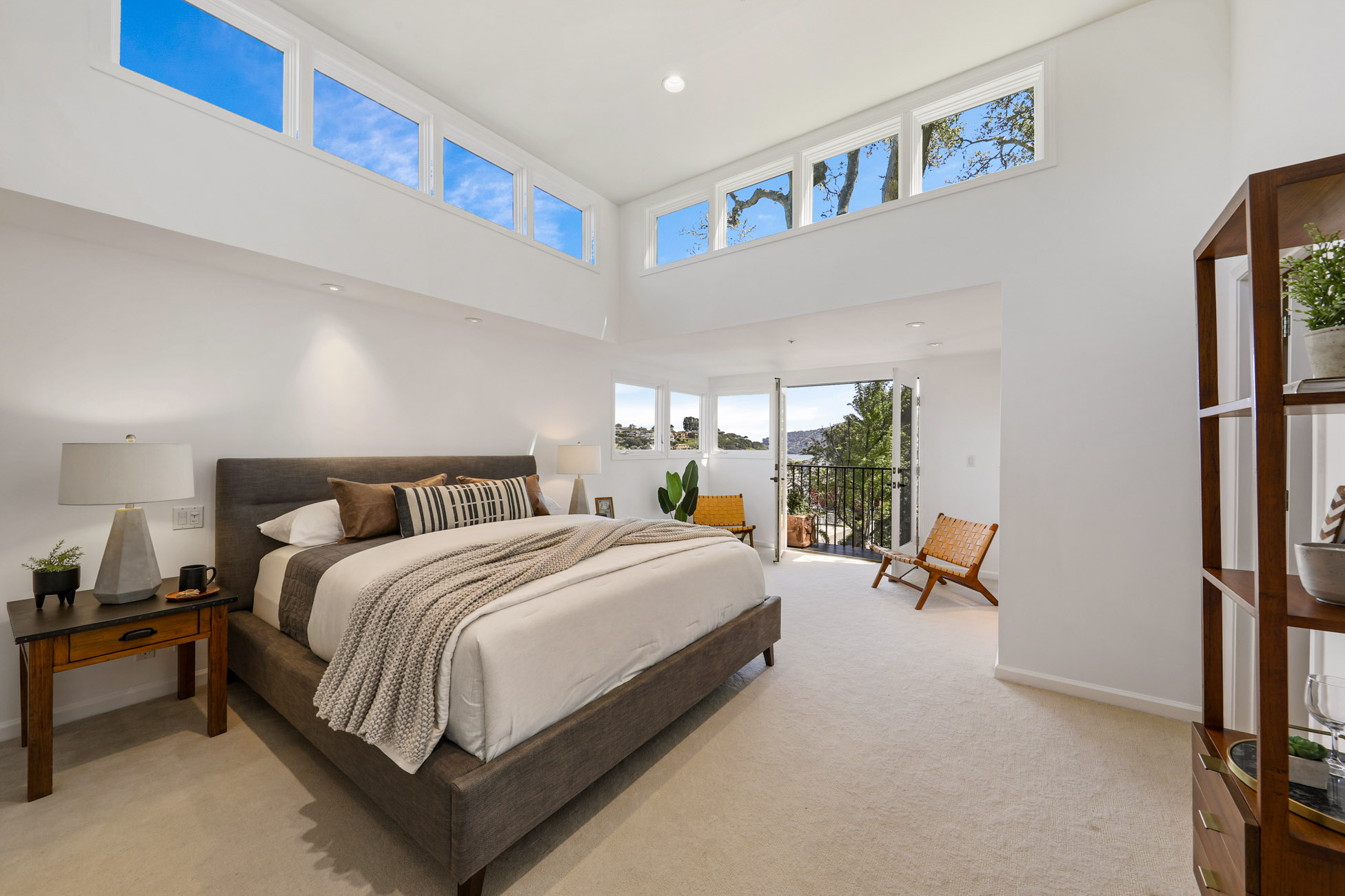 Contemporary Retreat on Corinthian Island – image 16