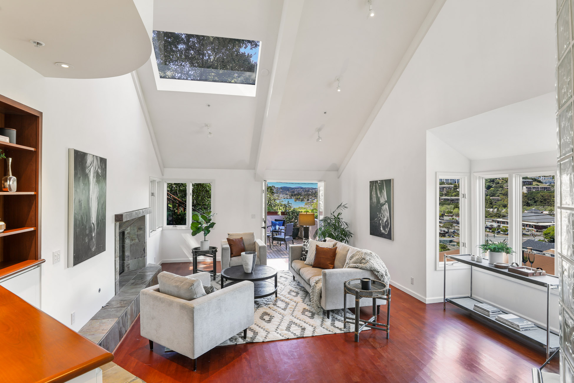 Contemporary Retreat on Corinthian Island – image 5