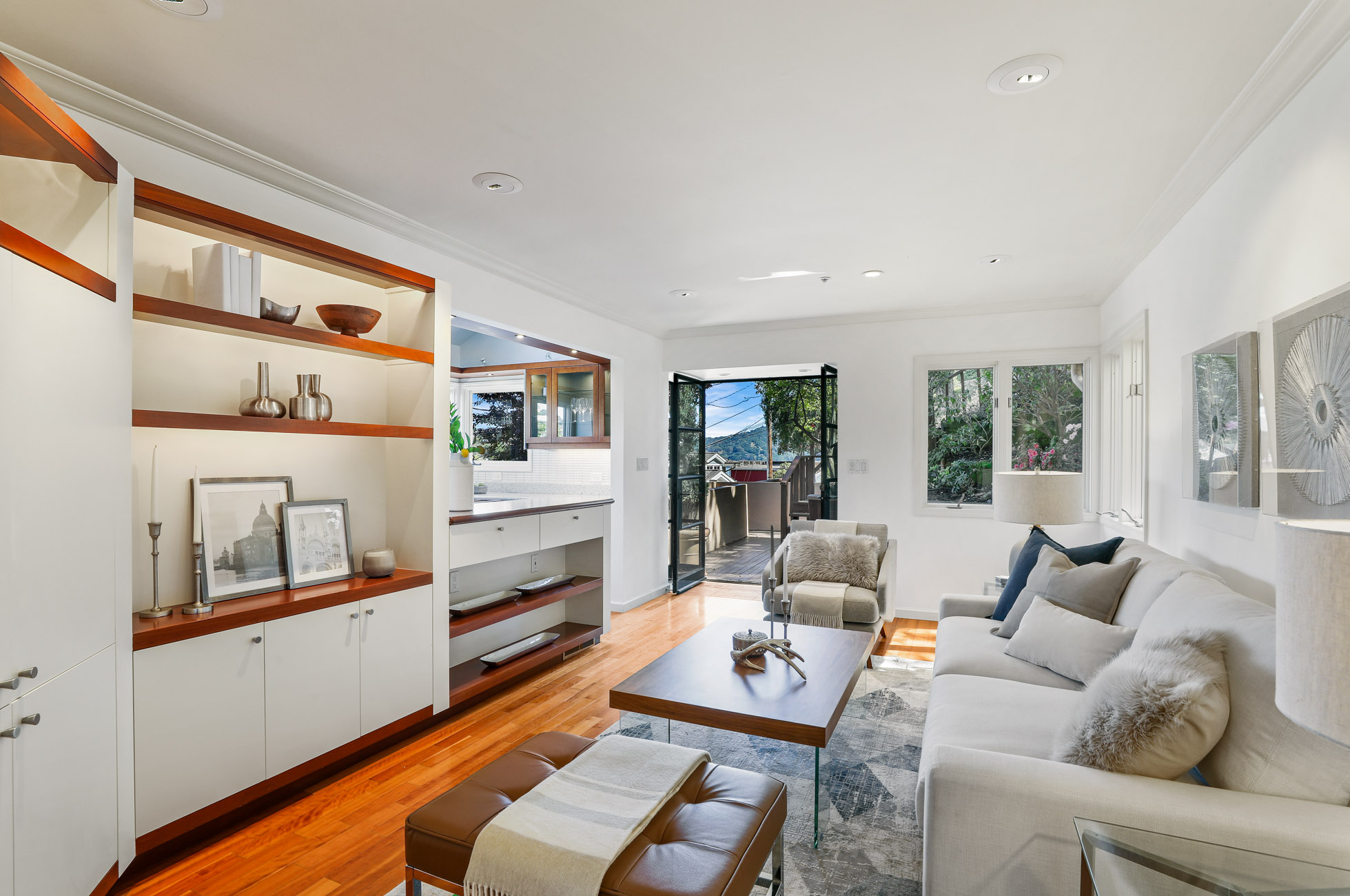 Contemporary Retreat on Corinthian Island – image 7