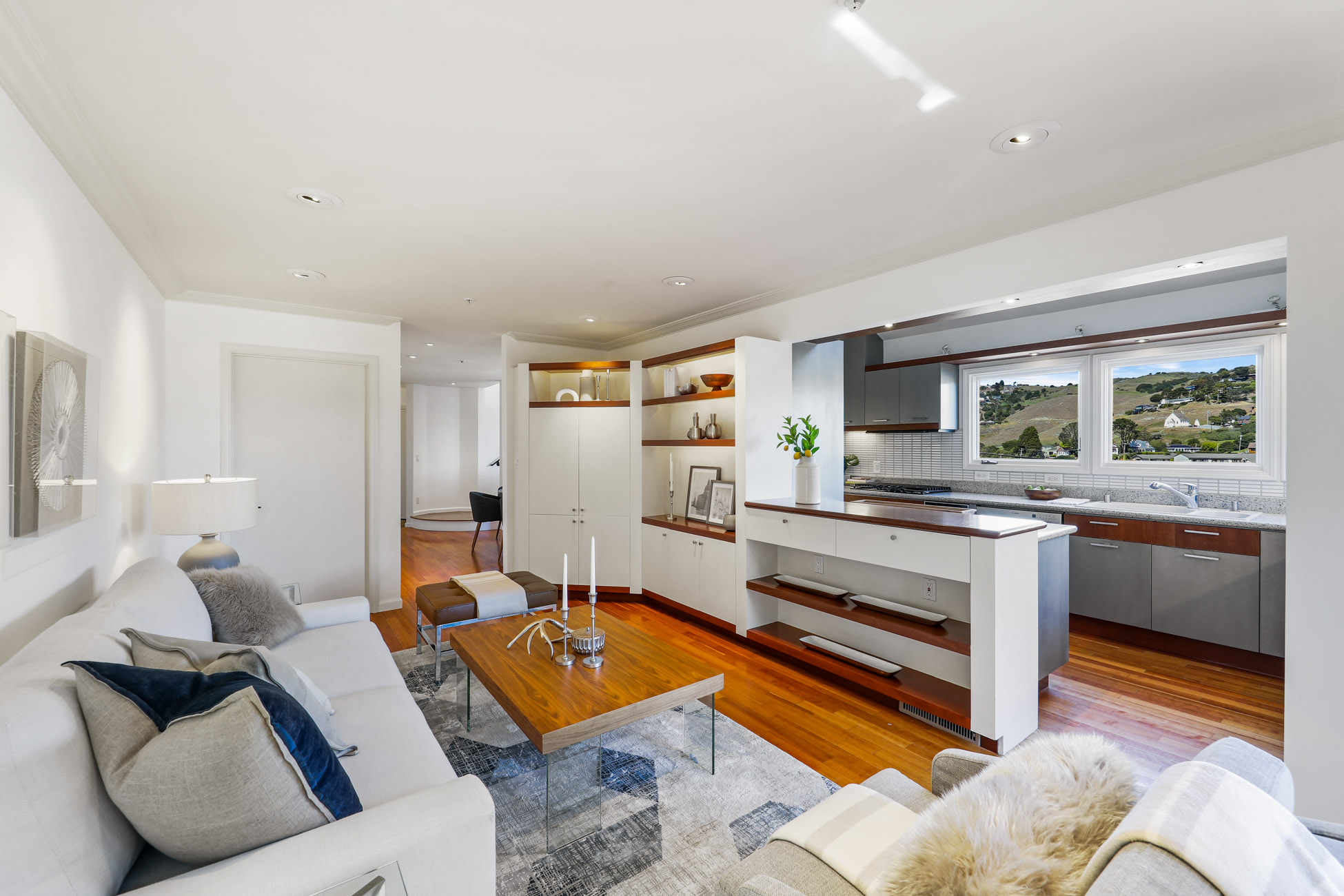 Contemporary Retreat on Corinthian Island – image 9