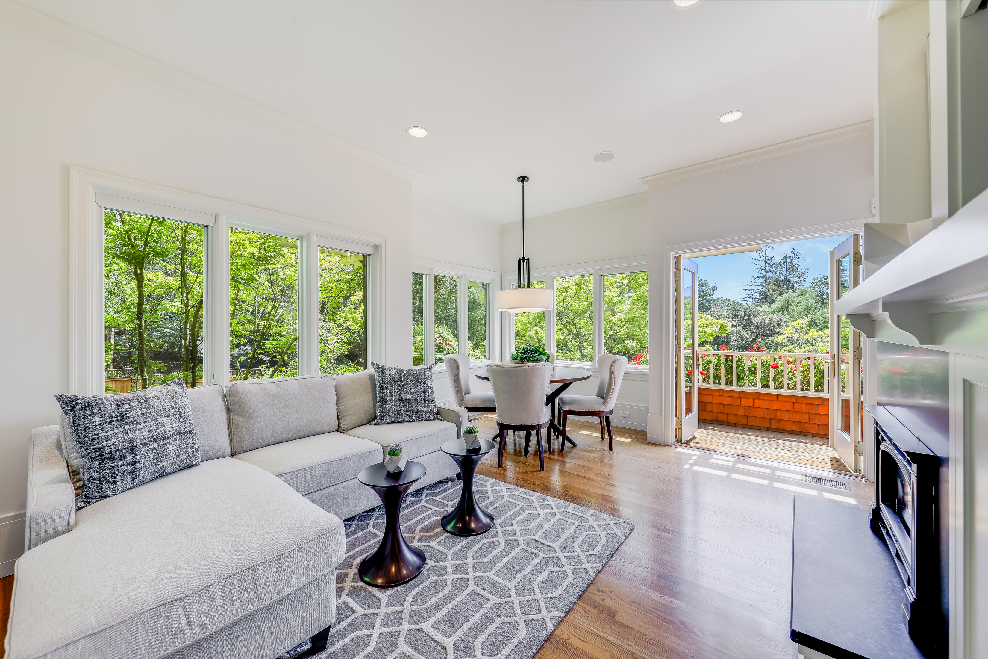 INCREDIBLE LEGACY ESTATE – image 15
