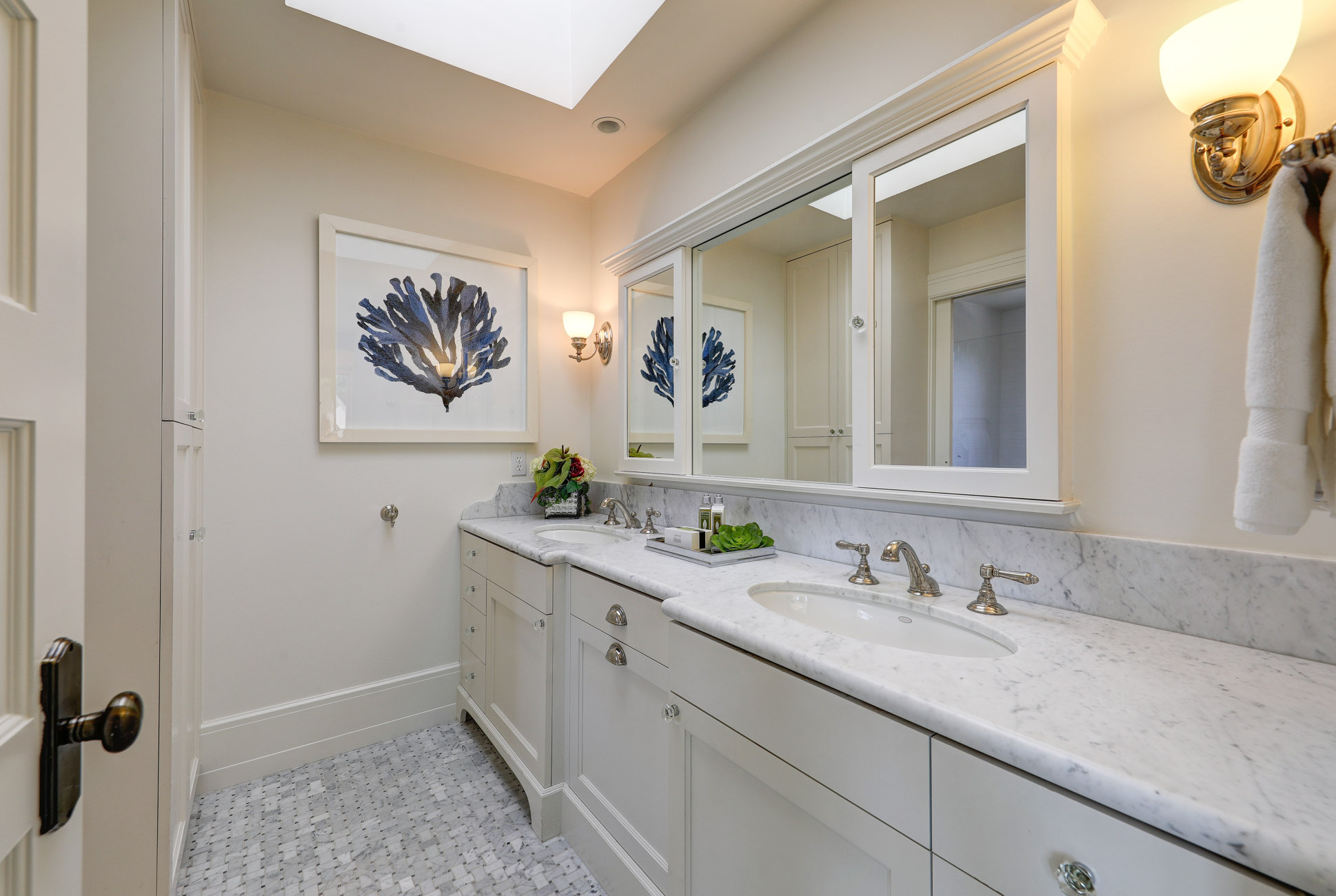INCREDIBLE LEGACY ESTATE – image 21