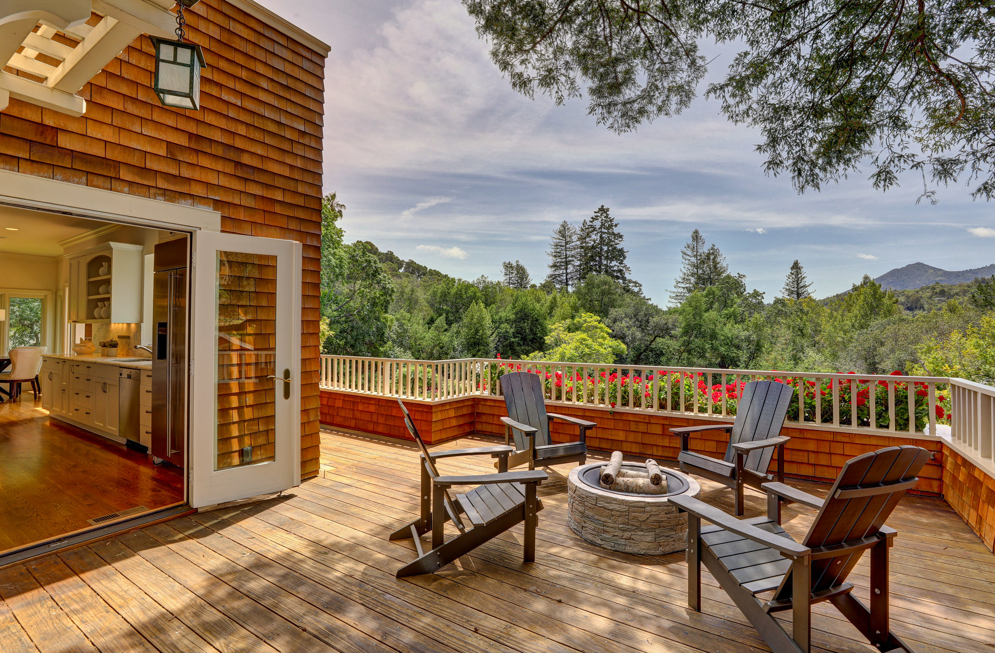INCREDIBLE LEGACY ESTATE – image 37
