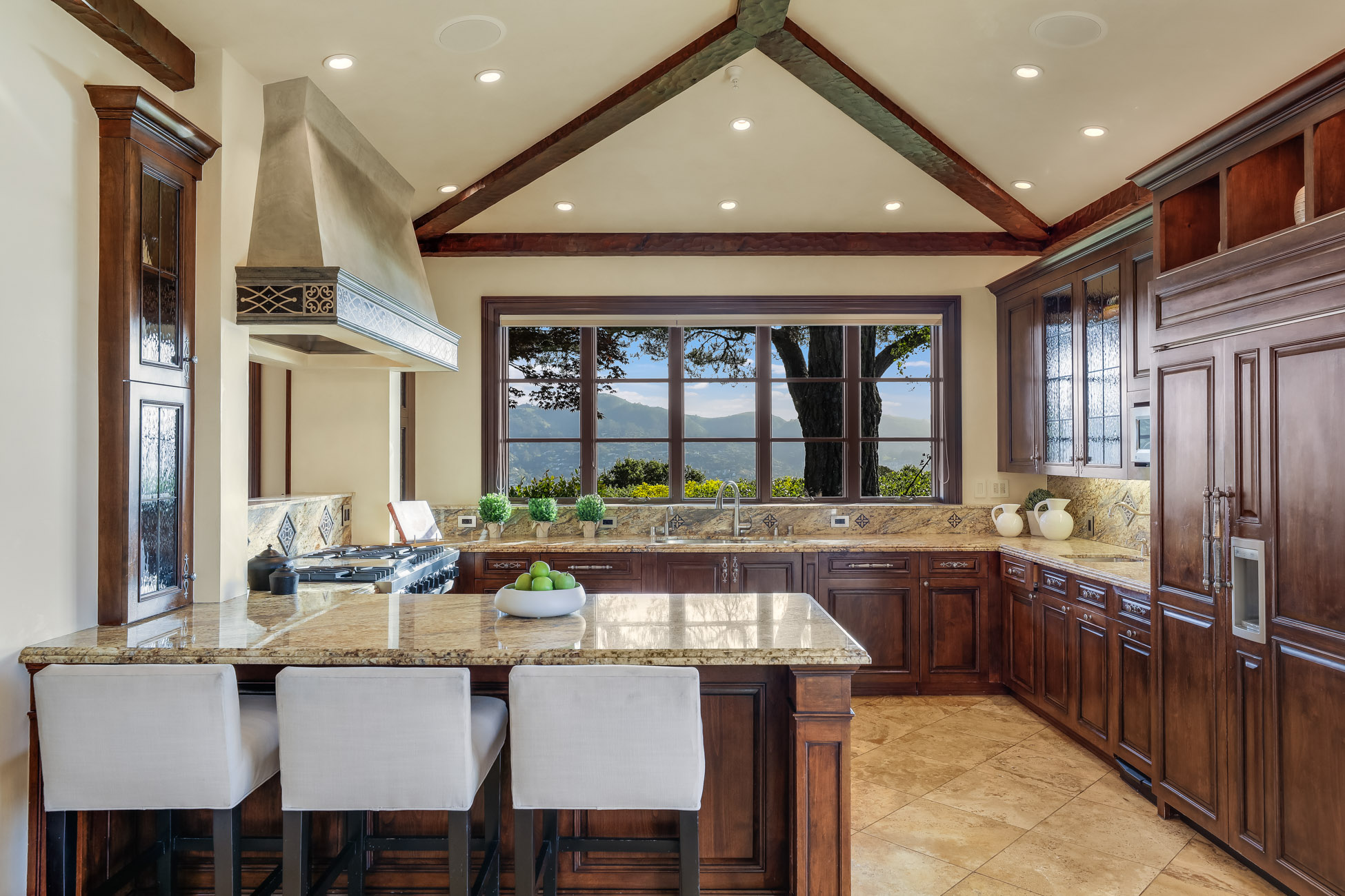 EXTRAORDINARY VIEW ESTATE – image 11