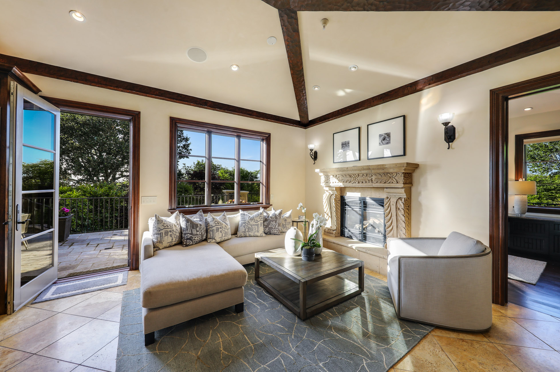 EXTRAORDINARY VIEW ESTATE – image 14