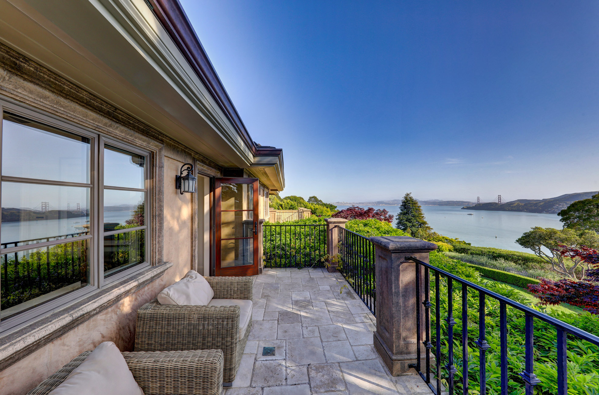 EXTRAORDINARY VIEW ESTATE – image 22