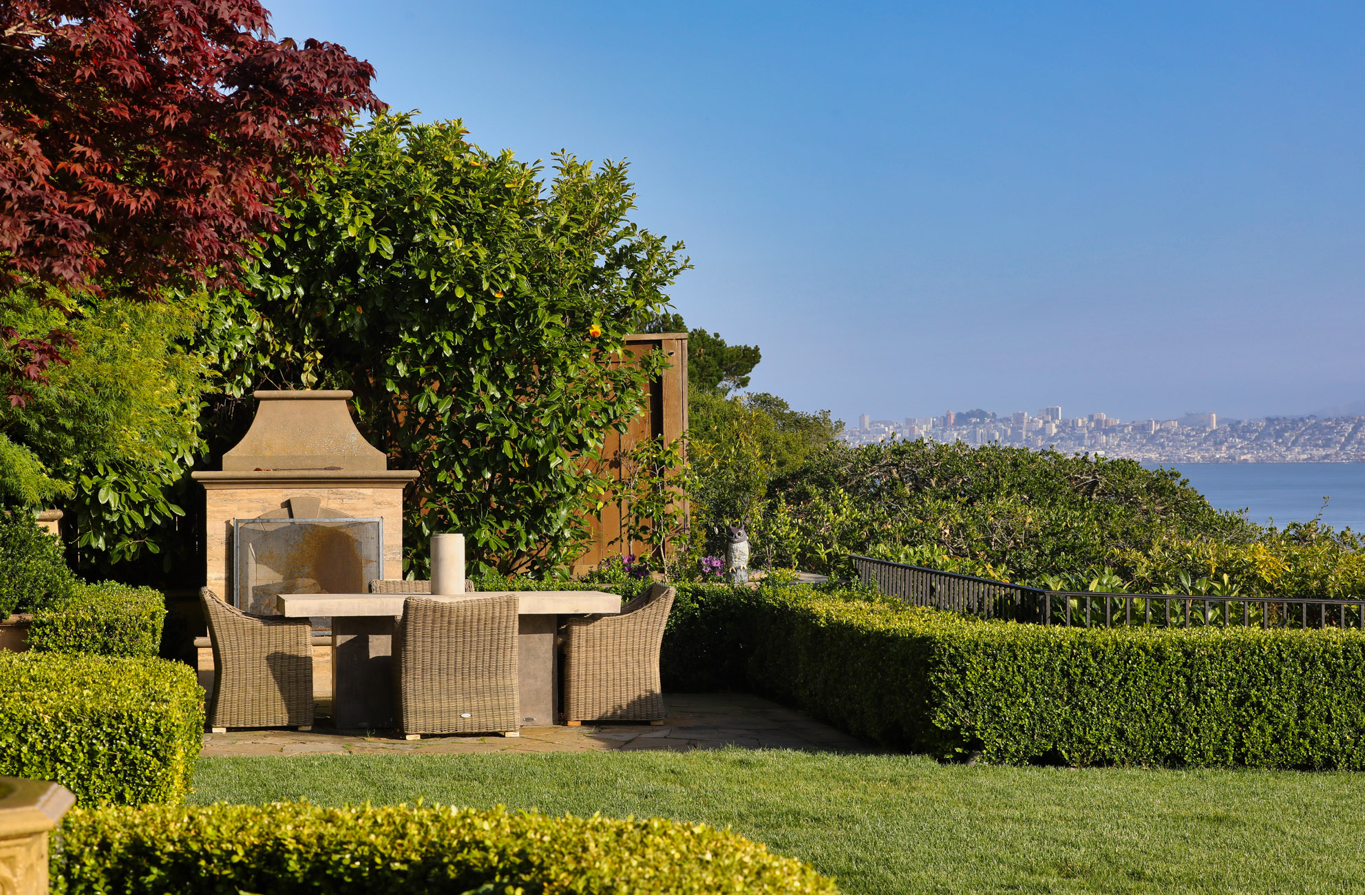 EXTRAORDINARY VIEW ESTATE – image 34