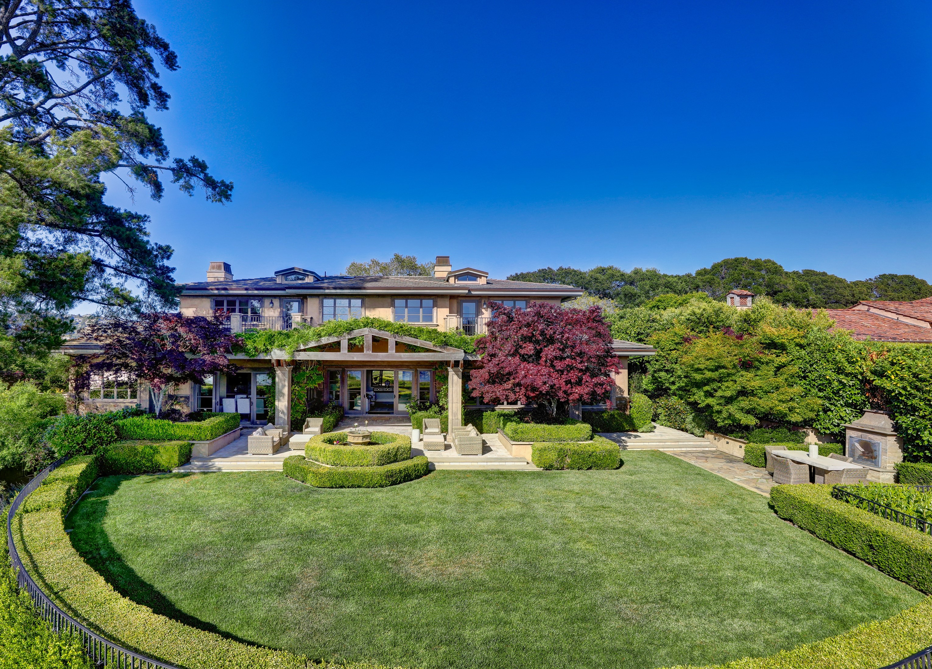 EXTRAORDINARY VIEW ESTATE – image 4