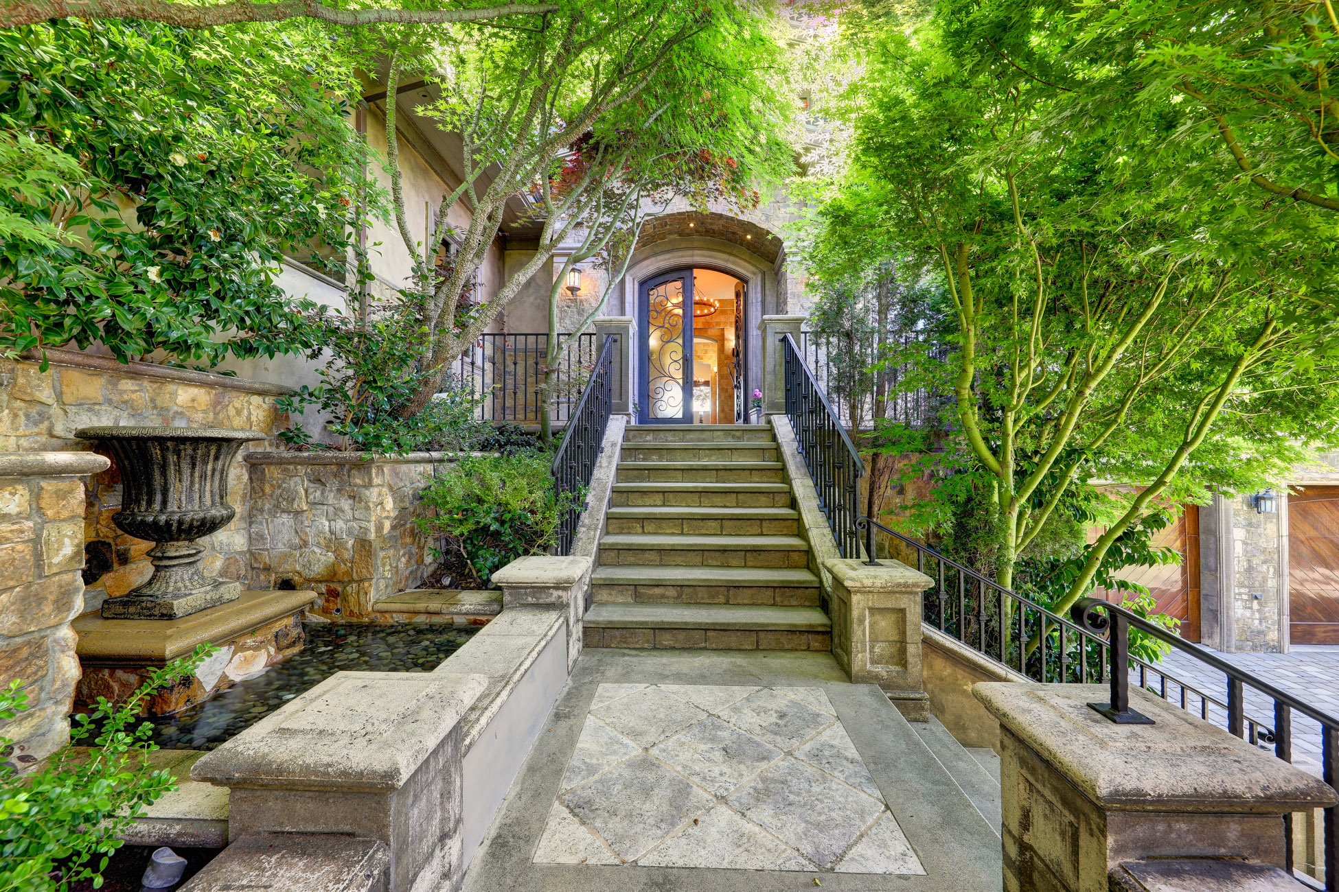 EXTRAORDINARY VIEW ESTATE – image 5