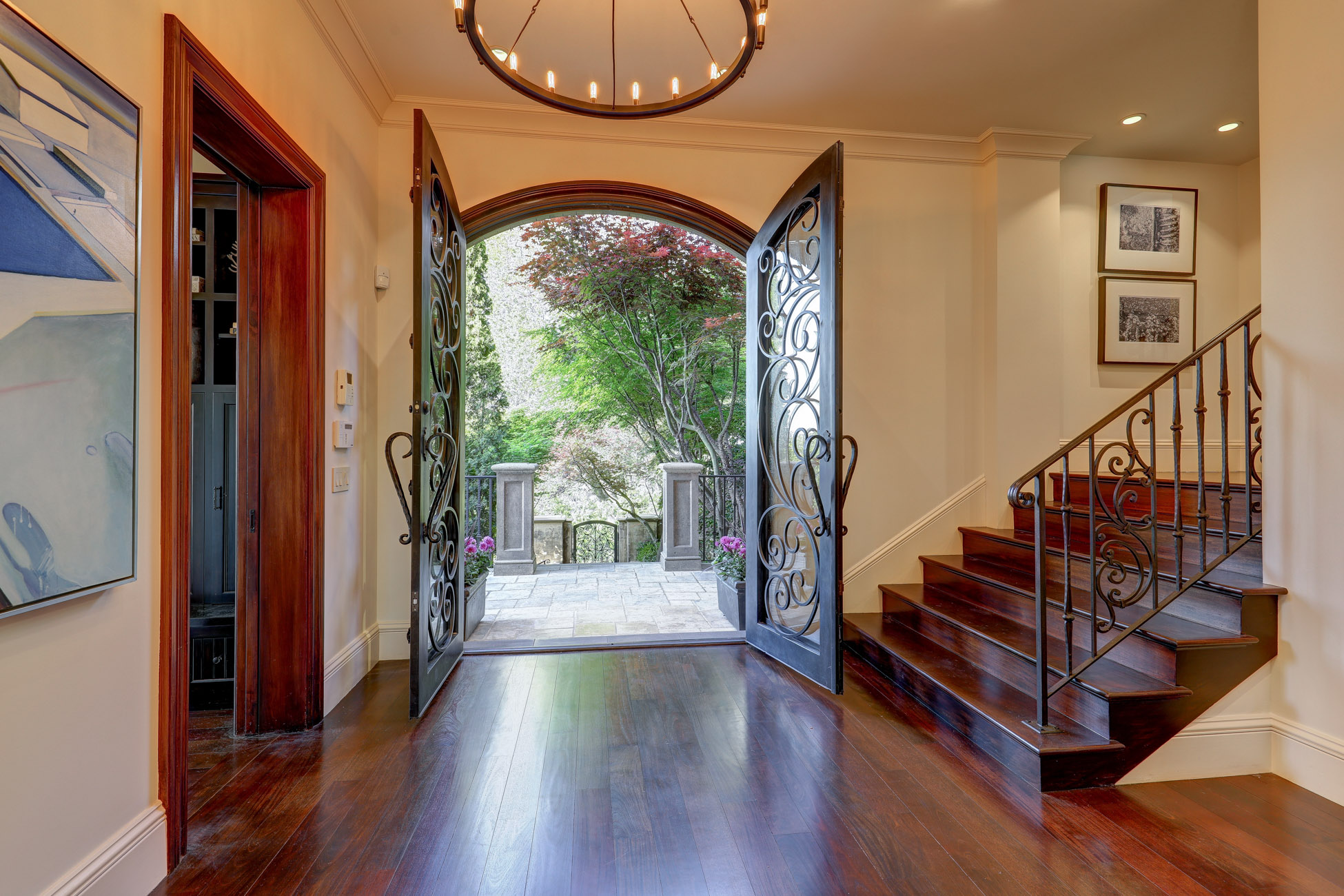 EXTRAORDINARY VIEW ESTATE – image 6