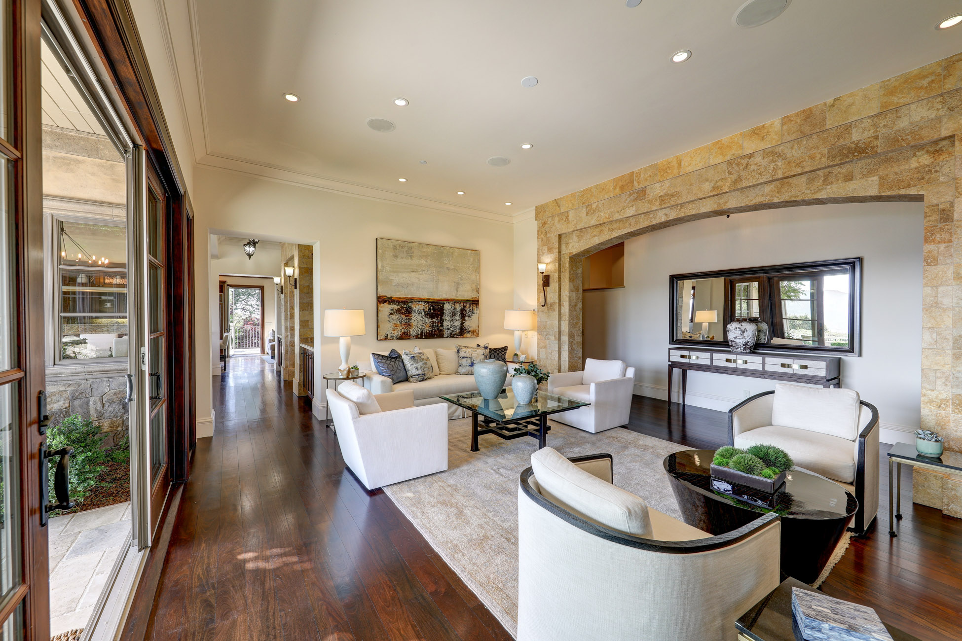 EXTRAORDINARY VIEW ESTATE – image 8