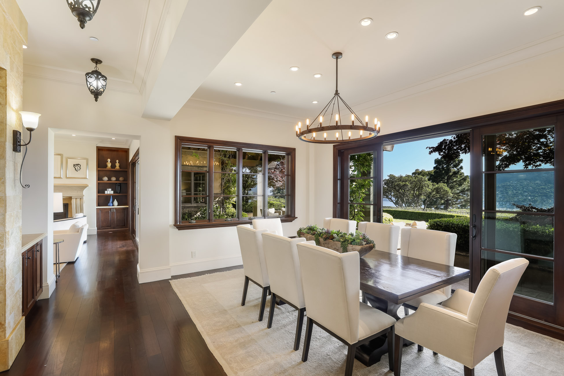 EXTRAORDINARY VIEW ESTATE – image 9