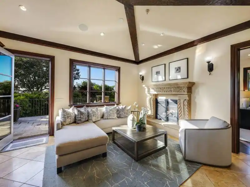 EXTRAORDINARY VIEW ESTATE – image 14