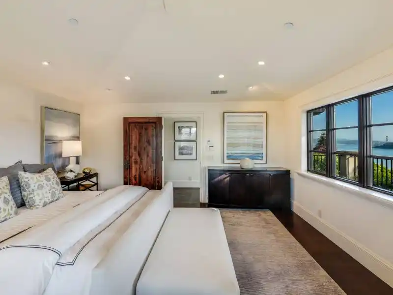 EXTRAORDINARY VIEW ESTATE – image 18