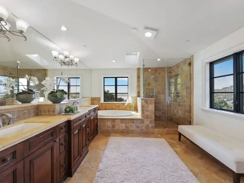 EXTRAORDINARY VIEW ESTATE – image 19