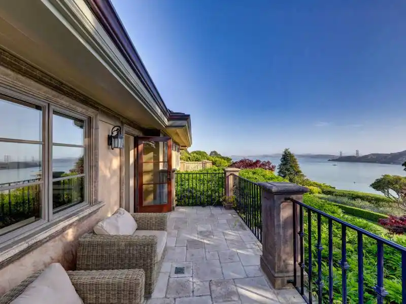 EXTRAORDINARY VIEW ESTATE – image 22