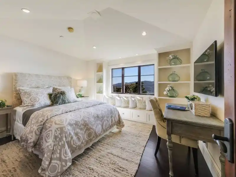 EXTRAORDINARY VIEW ESTATE – image 23