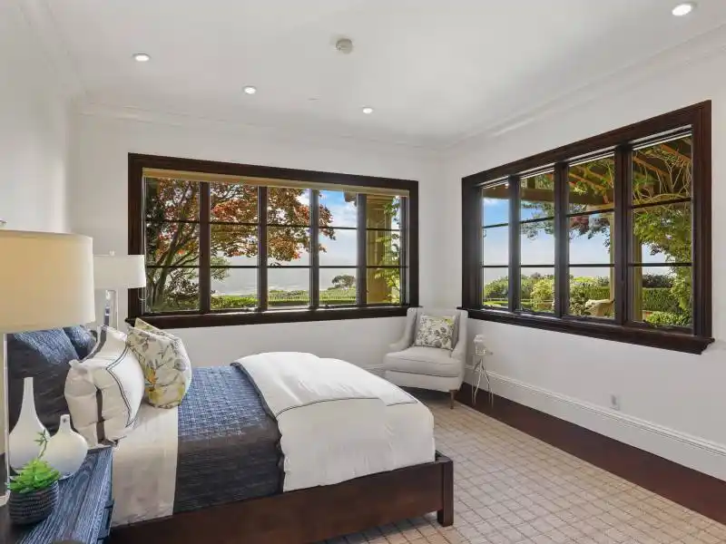 EXTRAORDINARY VIEW ESTATE – image 25