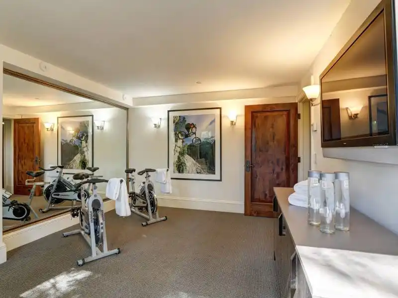 EXTRAORDINARY VIEW ESTATE – image 29
