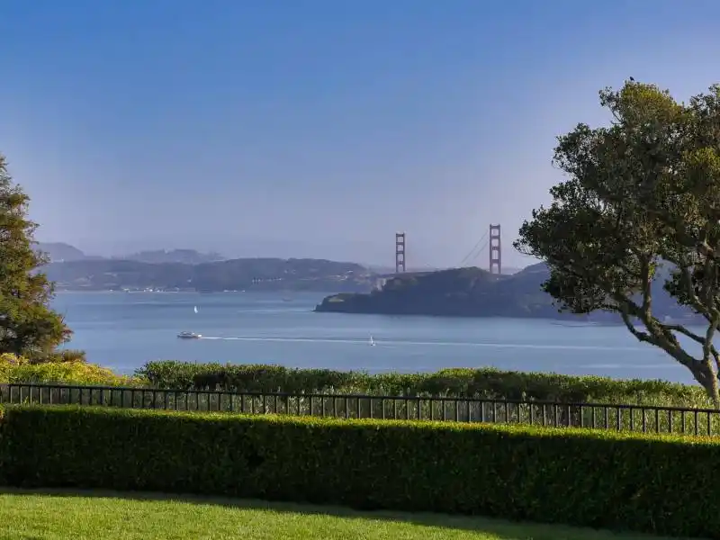 EXTRAORDINARY VIEW ESTATE – image 32