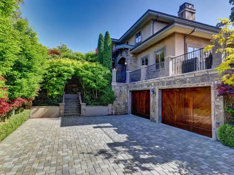 EXTRAORDINARY VIEW ESTATE – image 3
