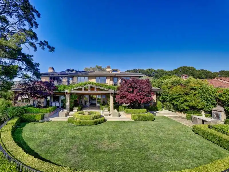 EXTRAORDINARY VIEW ESTATE – image 4