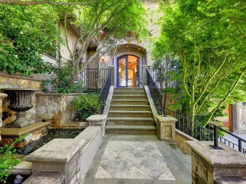 EXTRAORDINARY VIEW ESTATE – image 5