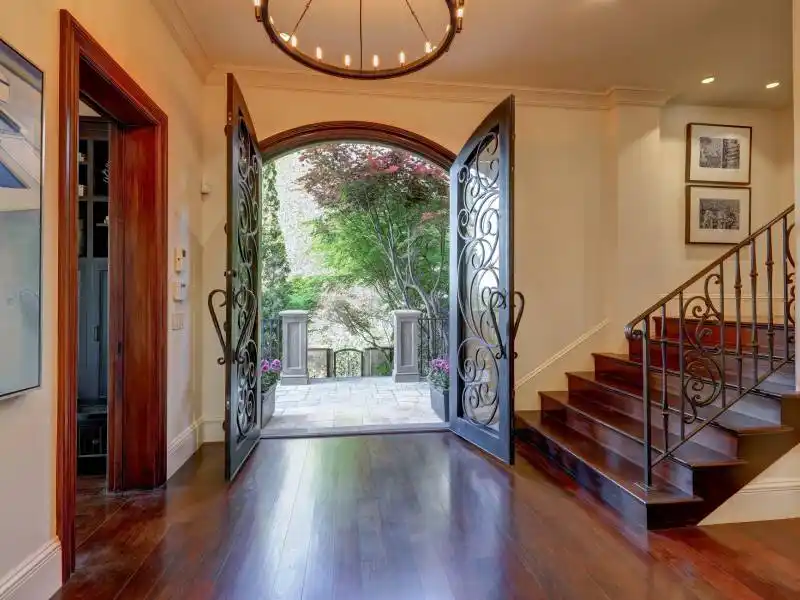 EXTRAORDINARY VIEW ESTATE – image 6