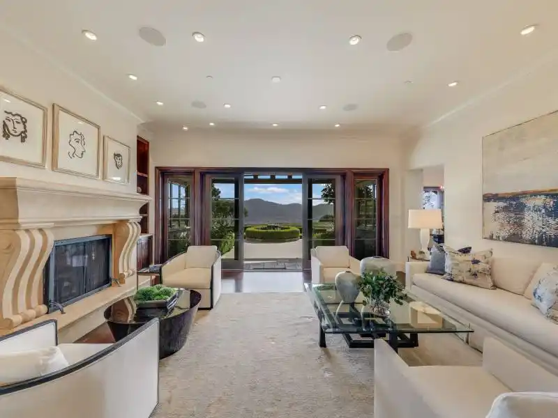 EXTRAORDINARY VIEW ESTATE – image 7