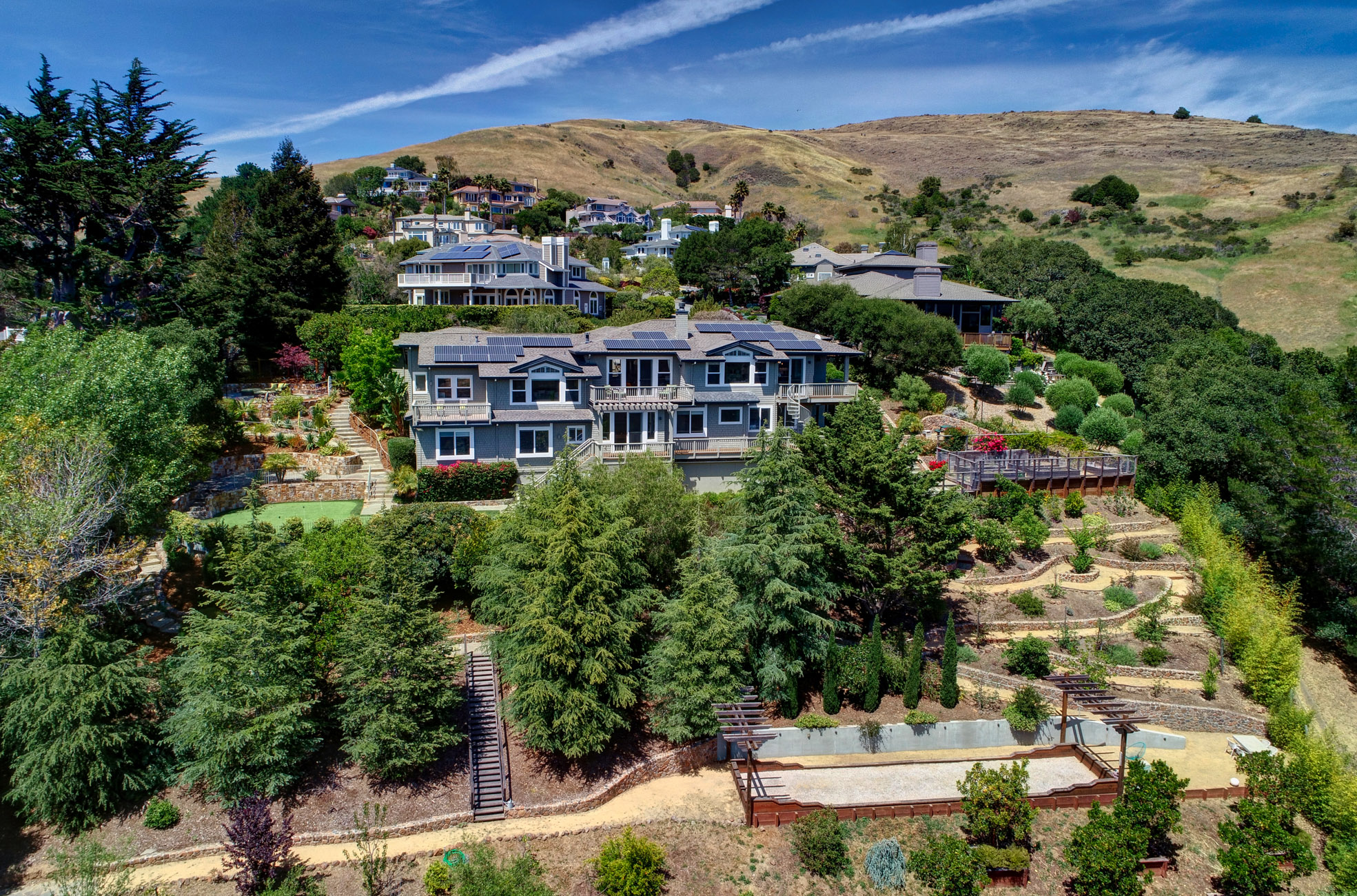PICTURESQUE VALLEY VIEWS – image 2