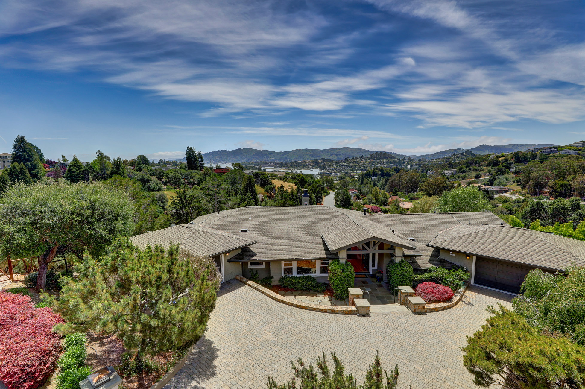 PICTURESQUE VALLEY VIEWS – image 3