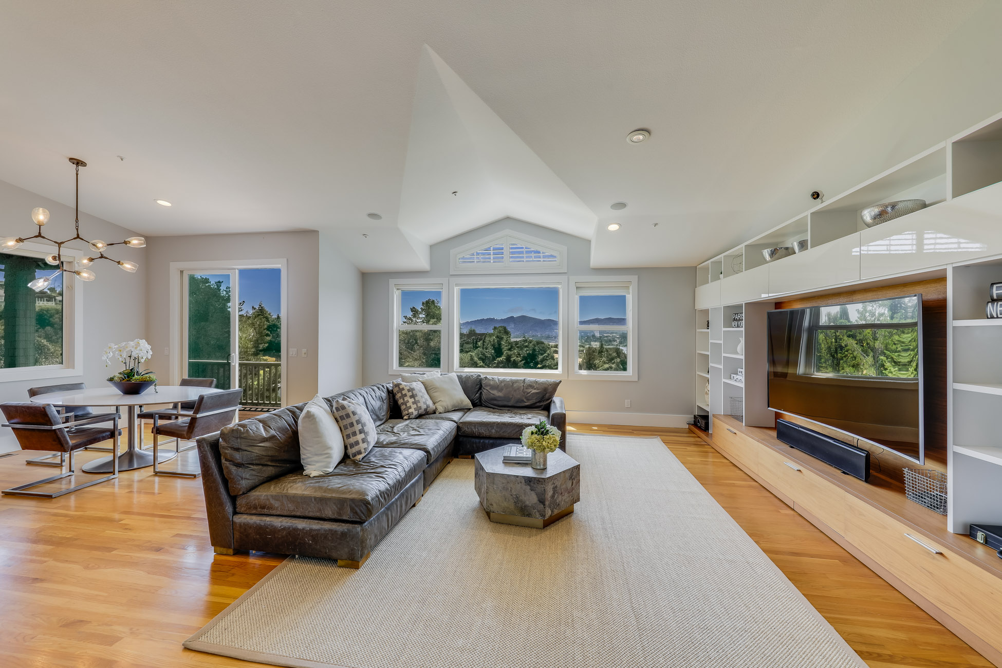 PICTURESQUE VALLEY VIEWS – image 8