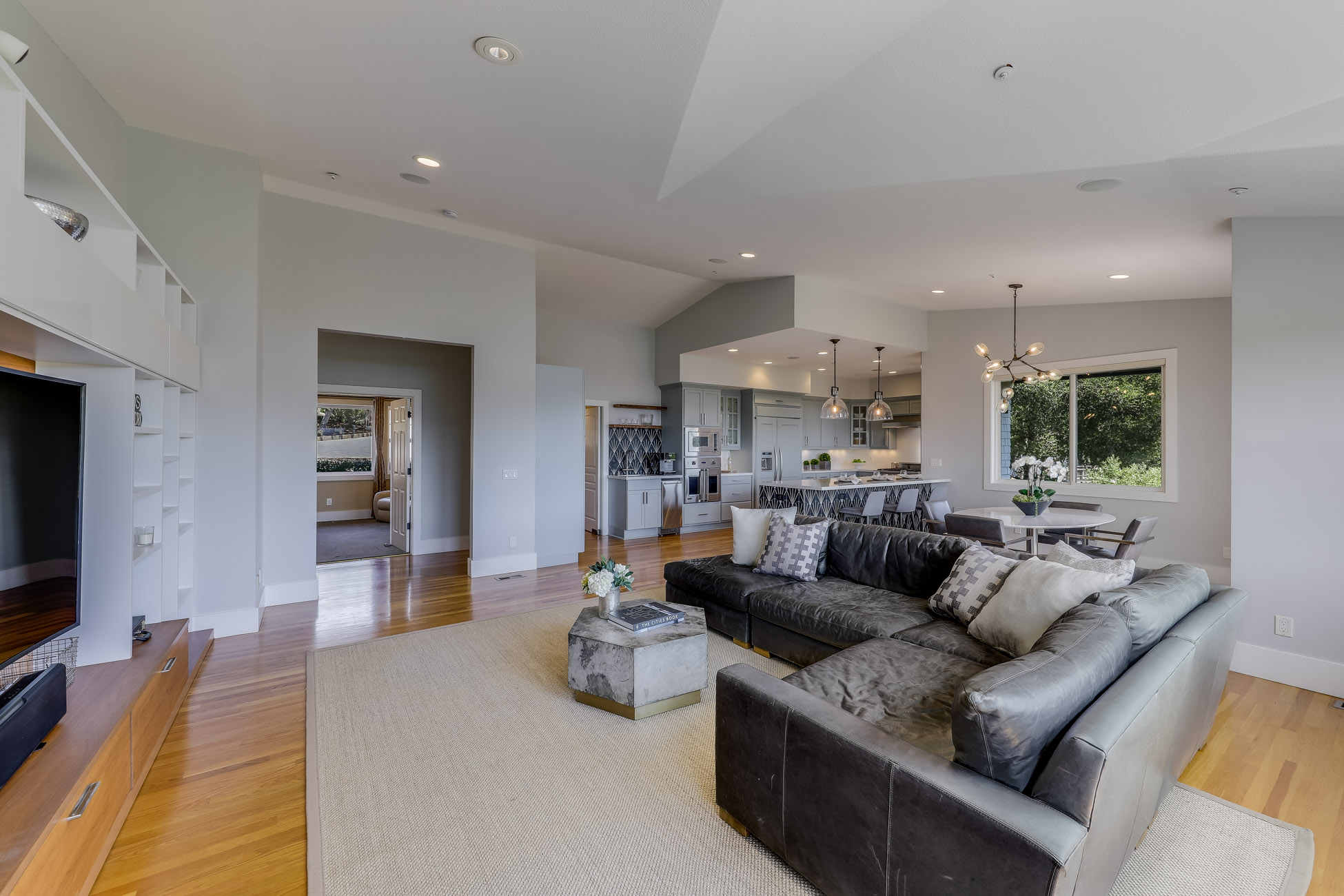 PICTURESQUE VALLEY VIEWS – image 9