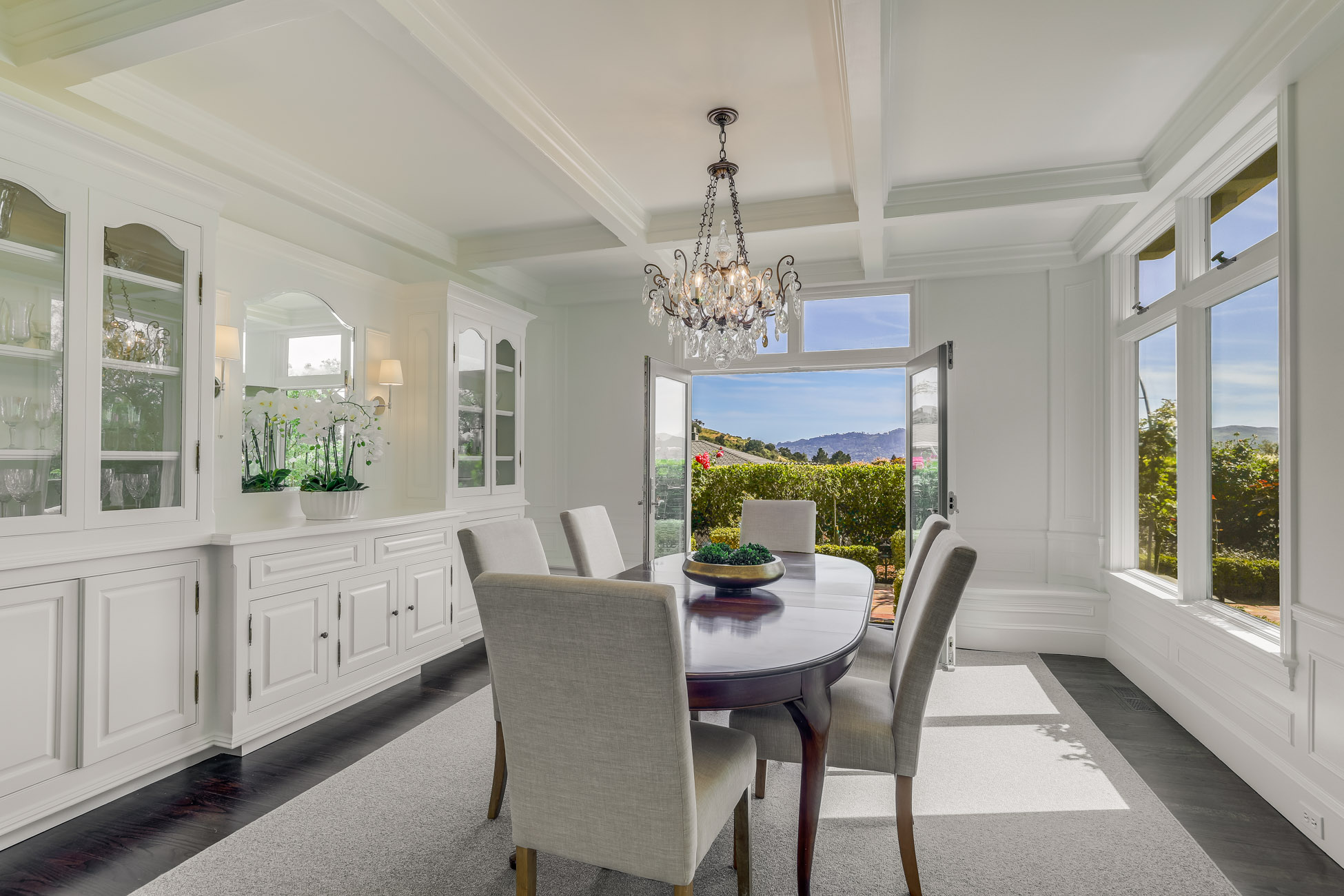 EXCEPTIONAL CUSTOM RESIDENCE – image 11