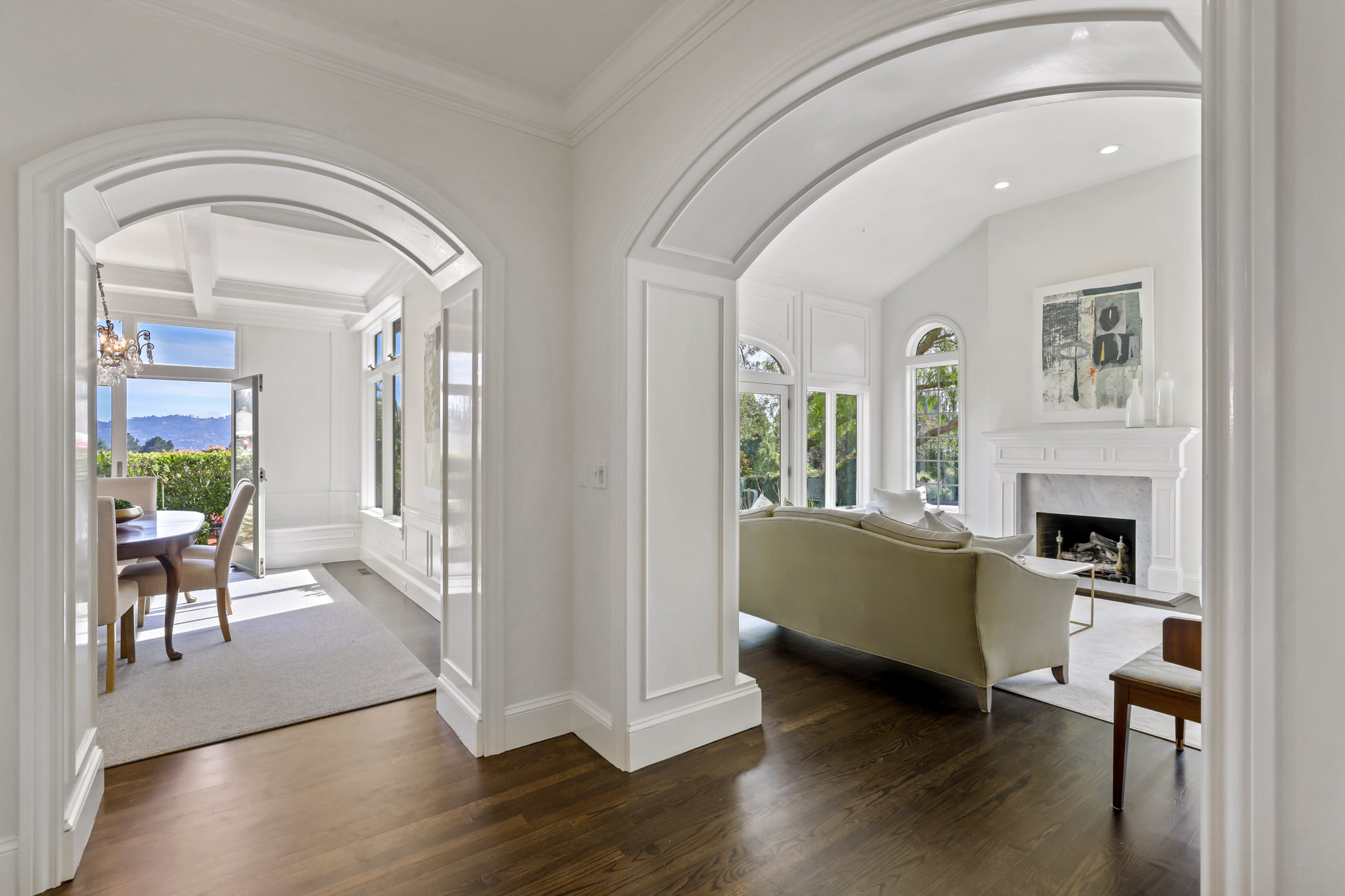 EXCEPTIONAL CUSTOM RESIDENCE – image 12