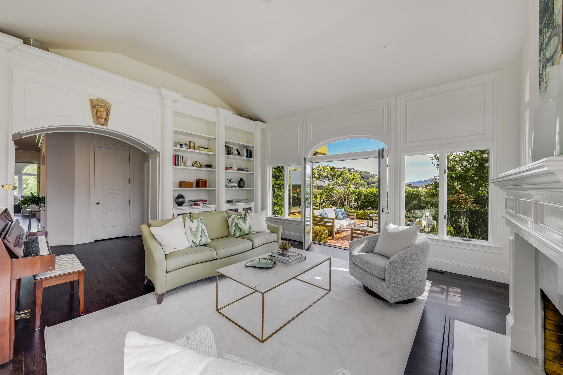EXCEPTIONAL CUSTOM RESIDENCE – image 14