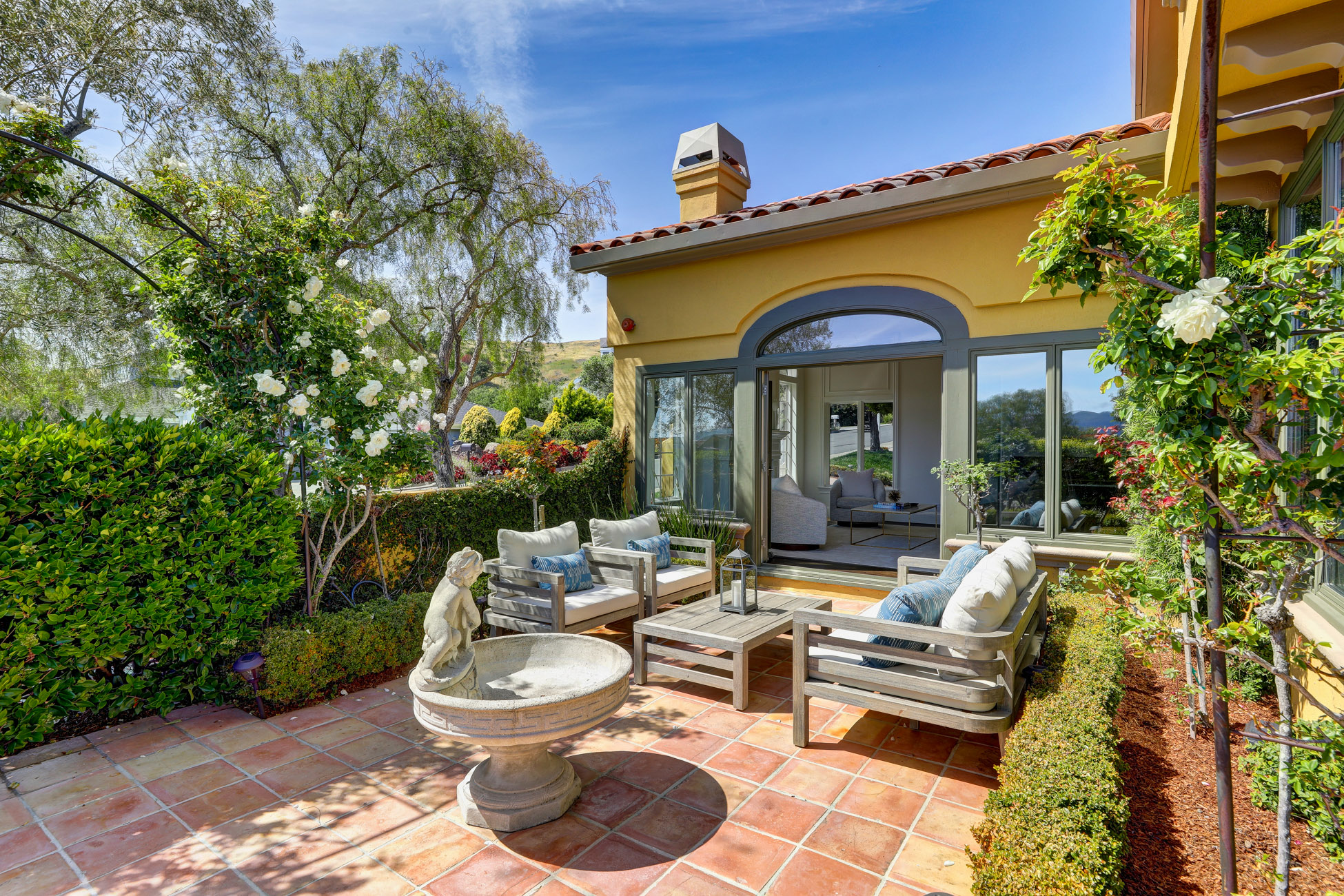 EXCEPTIONAL CUSTOM RESIDENCE – image 16
